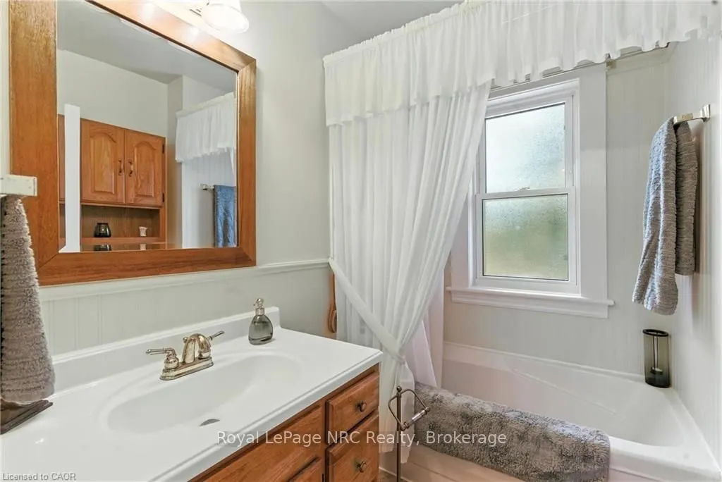 98 Kensington Avenue S