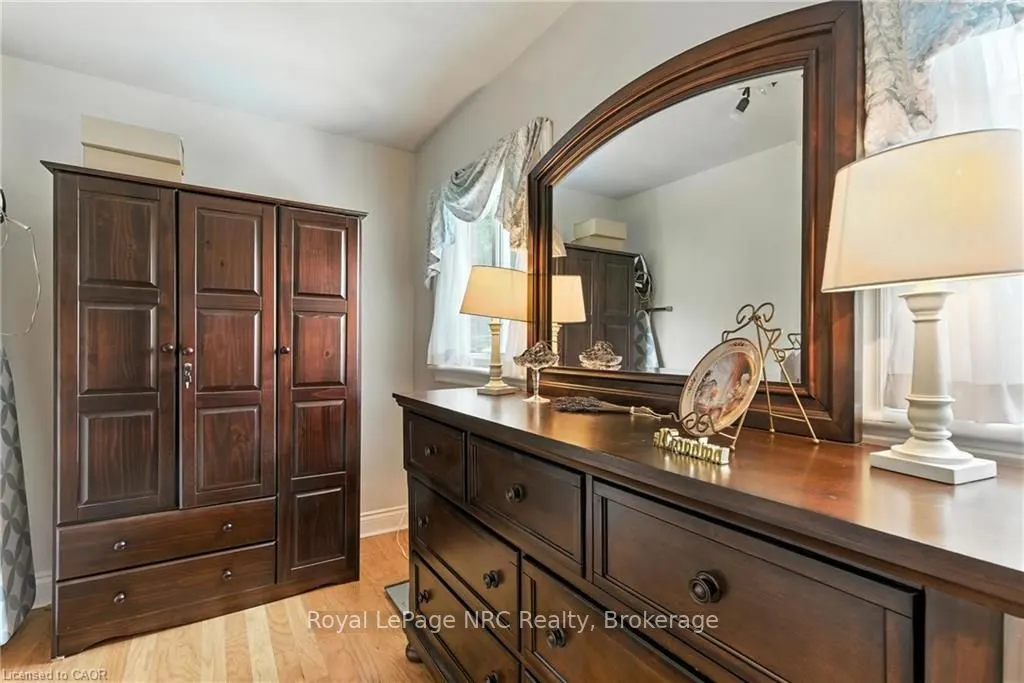 98 Kensington Avenue S