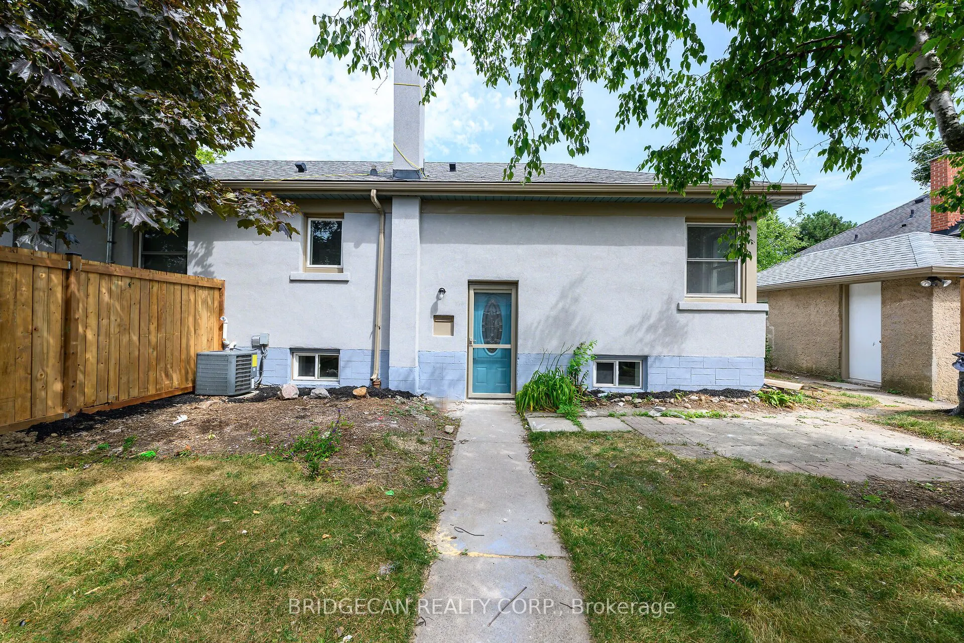 258 Brucedale Avenue E