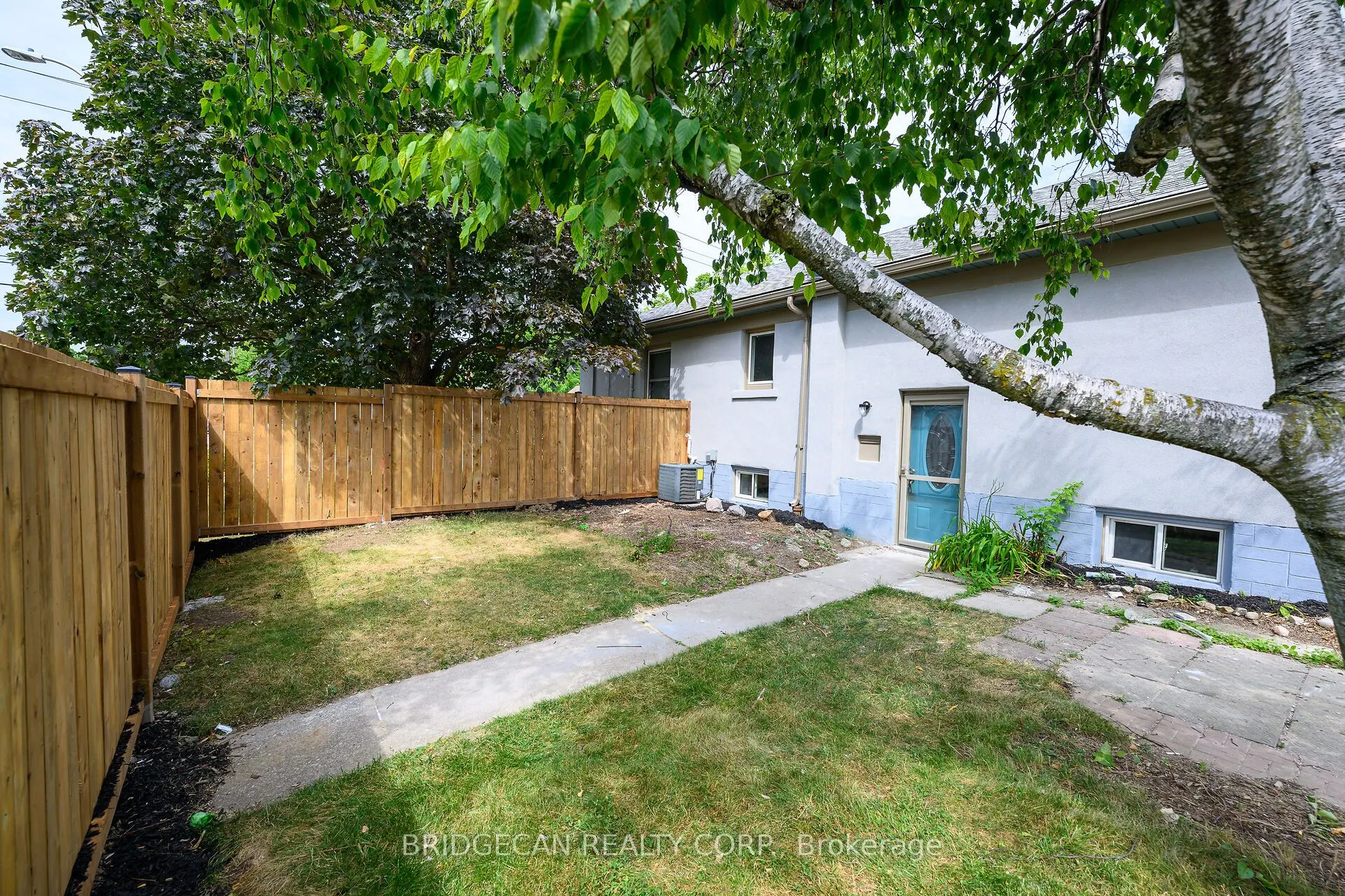 258 Brucedale Avenue E