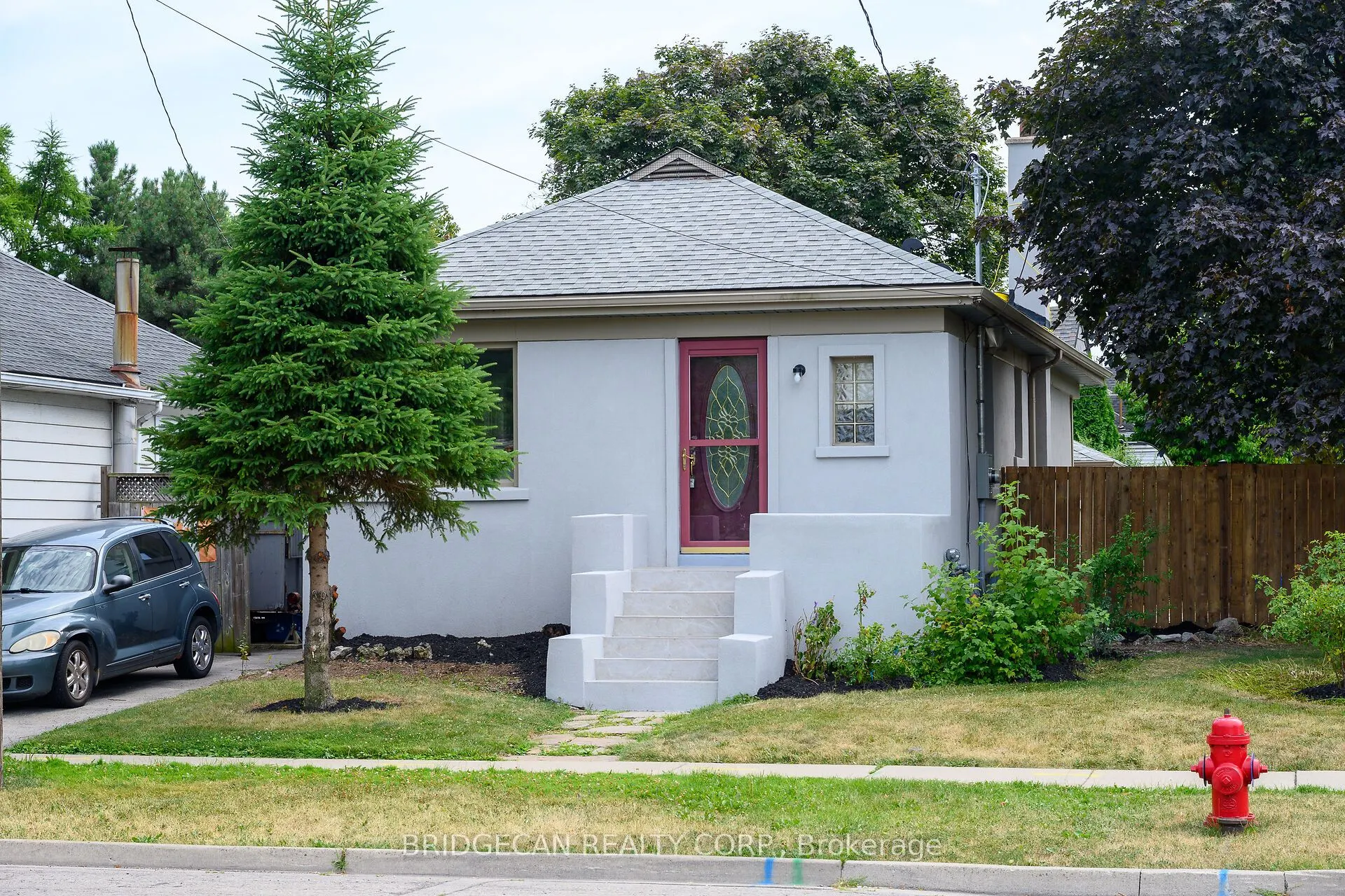 258 Brucedale Avenue E