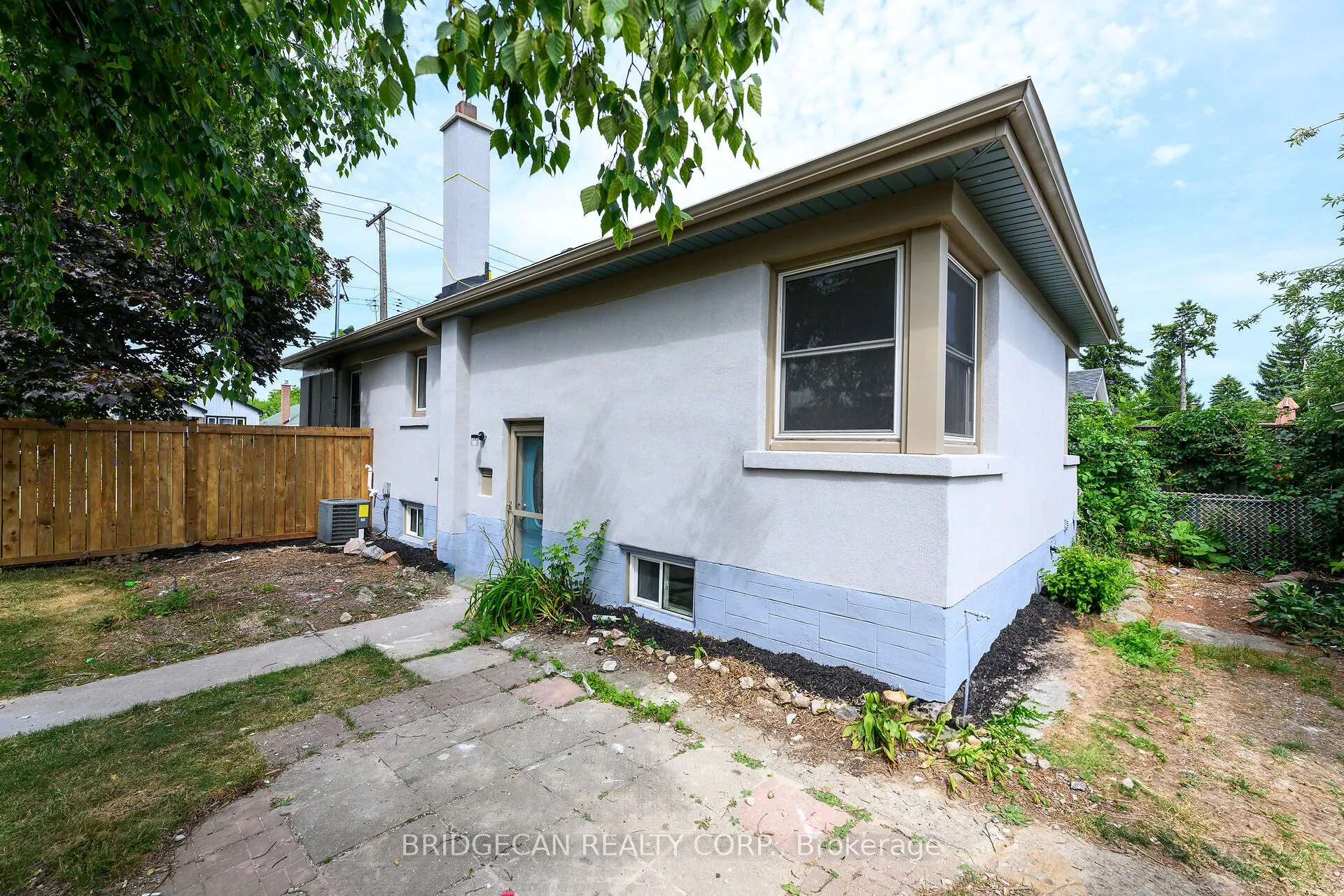 258 Brucedale Avenue E