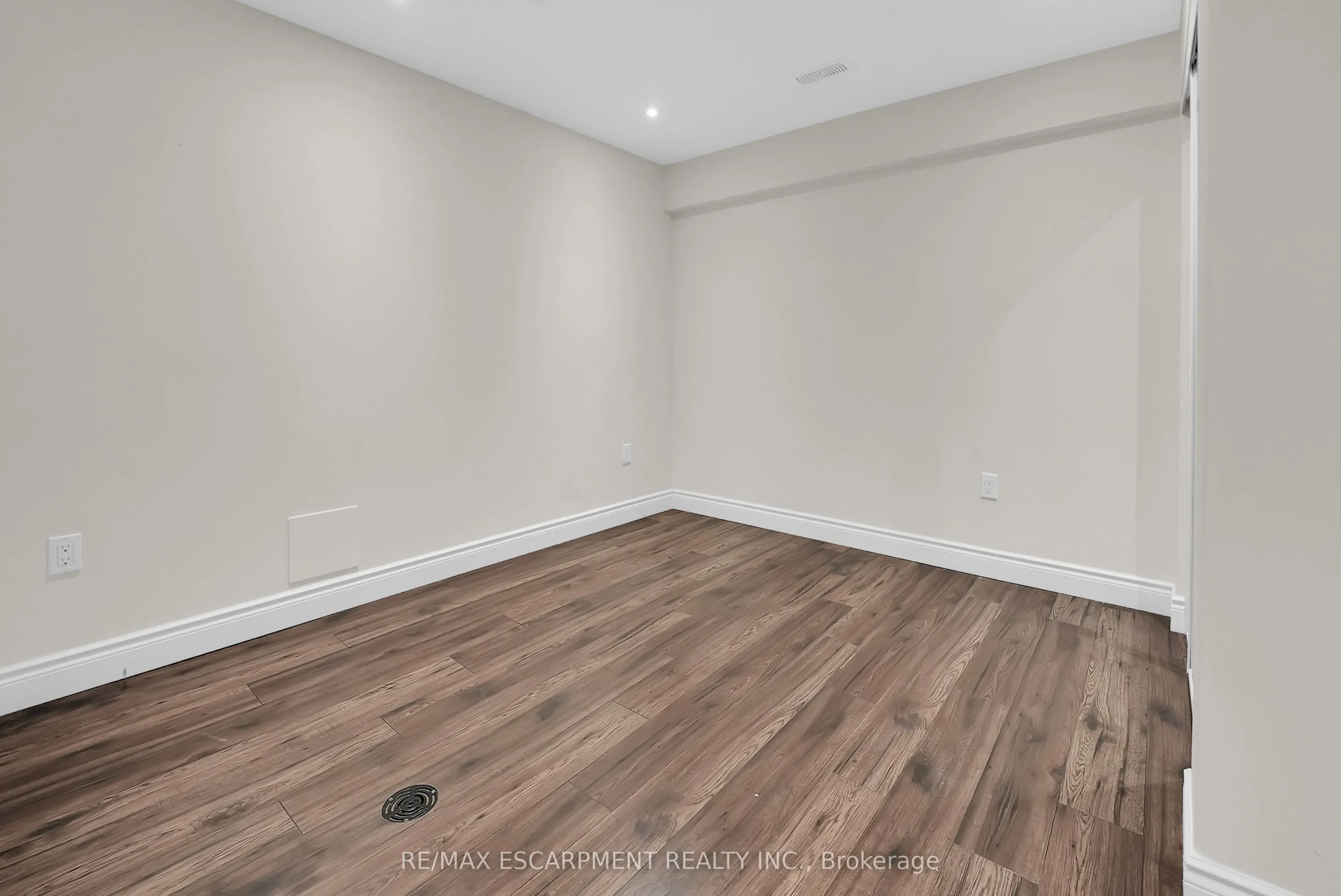 4896 Allan Court