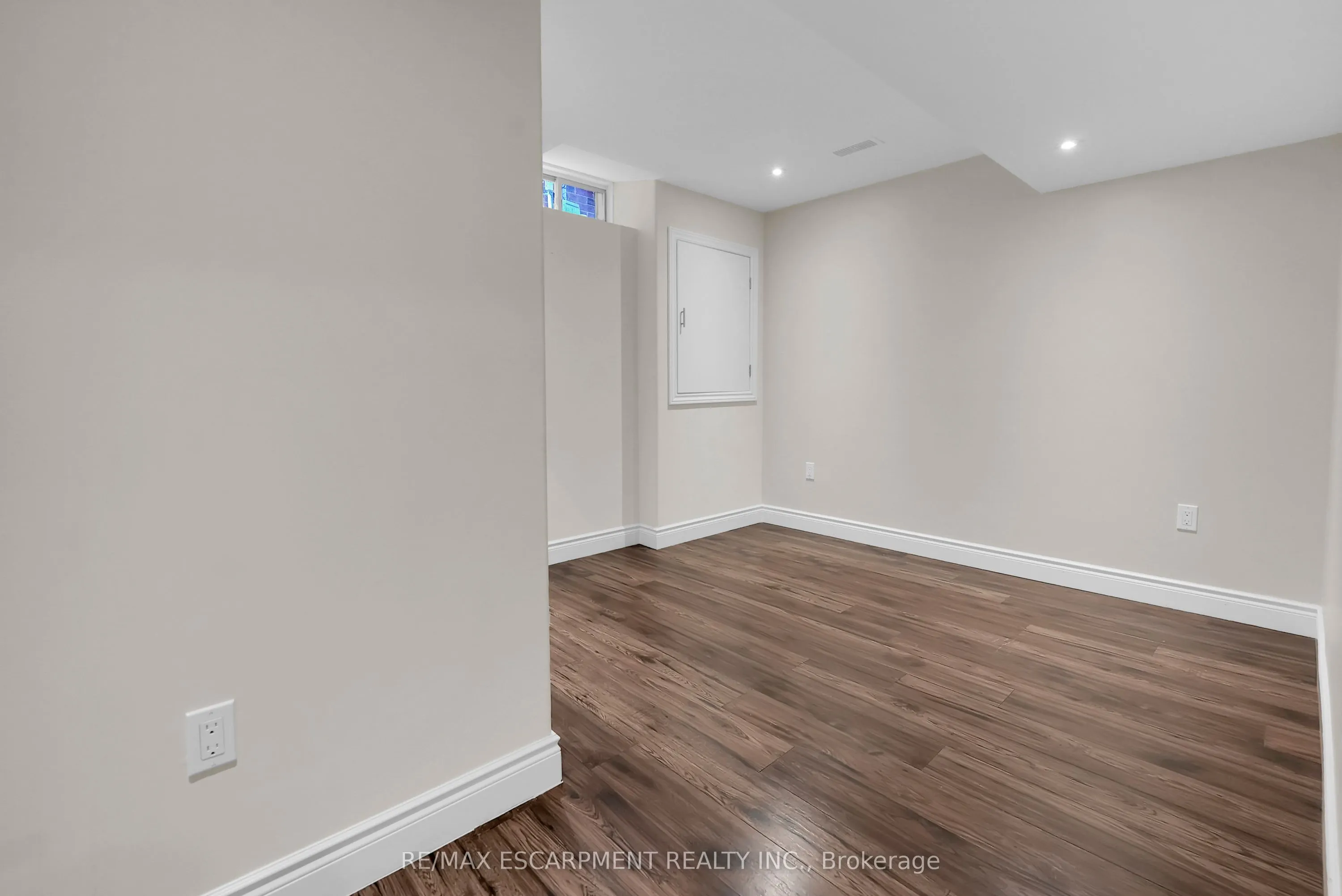 4896 Allan Court