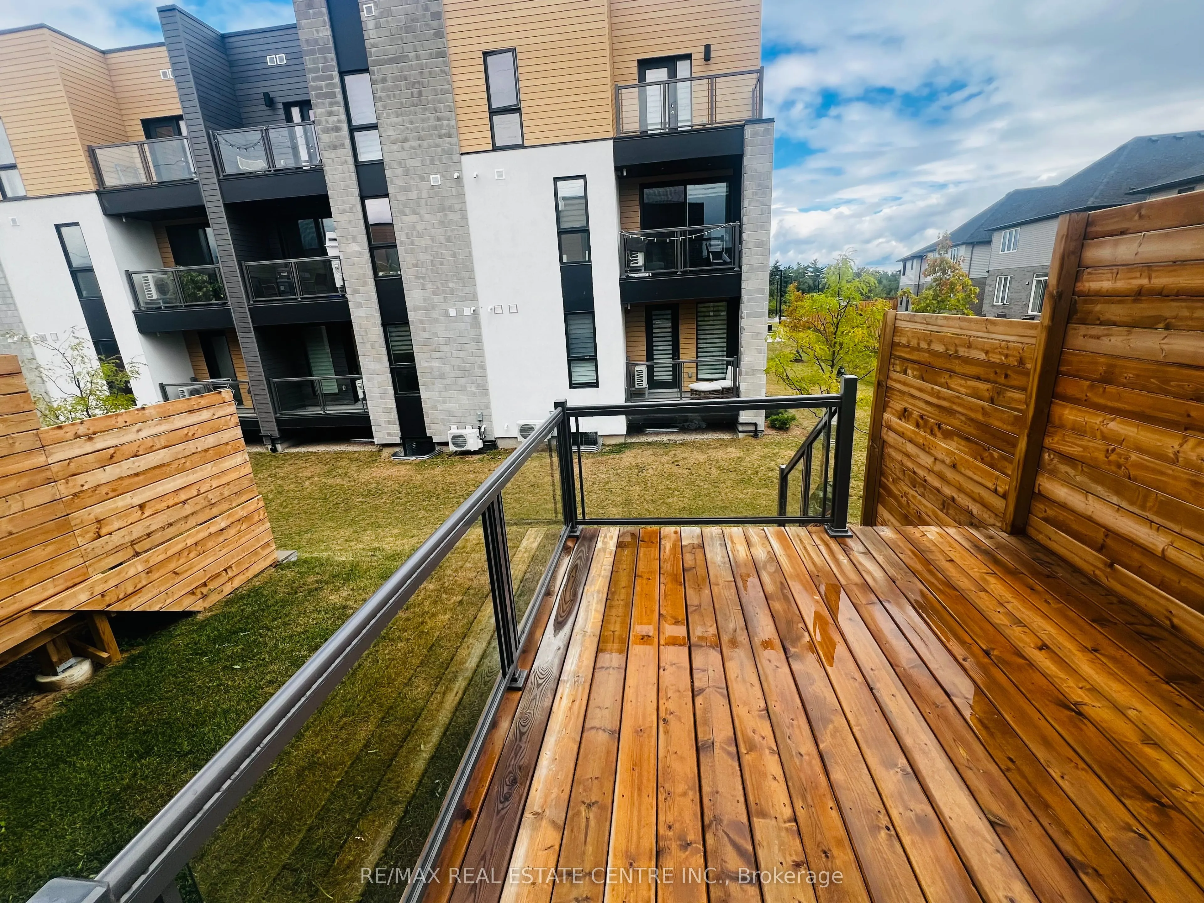 261 Woodbine Avenue, #F001