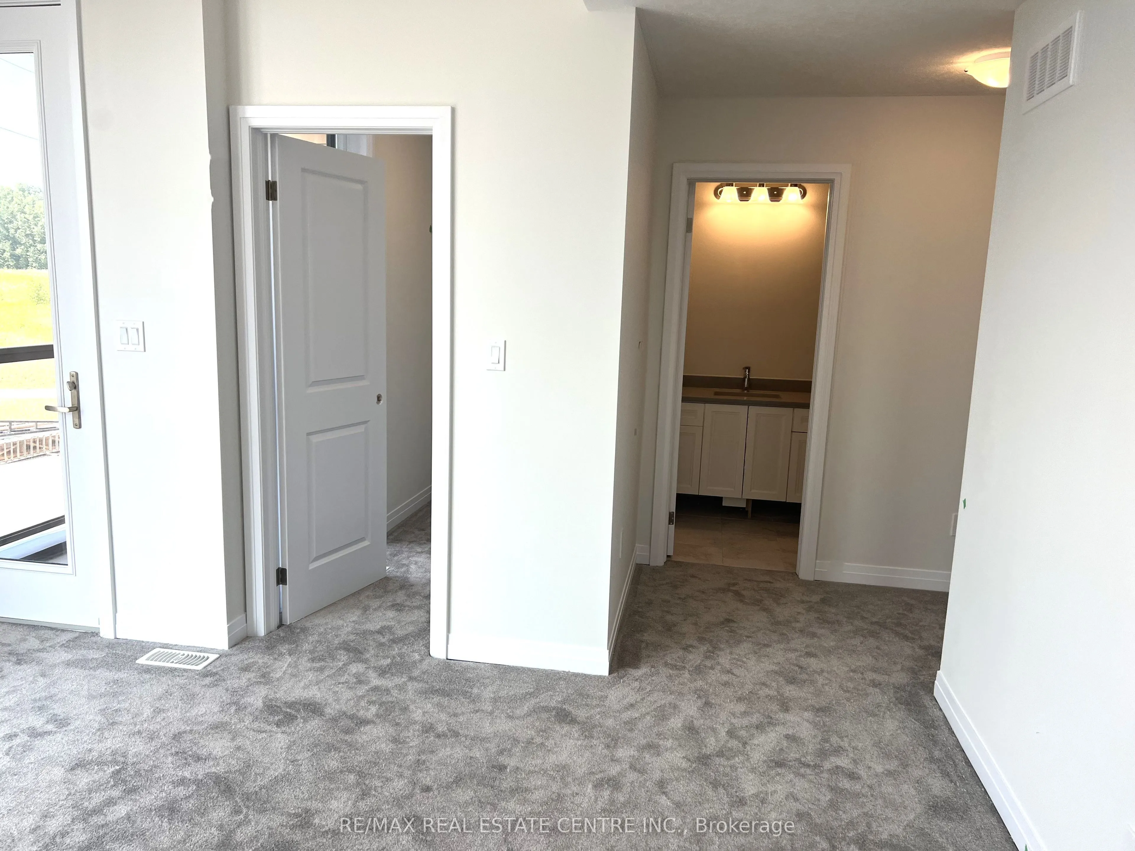 261 Woodbine Avenue, #F001
