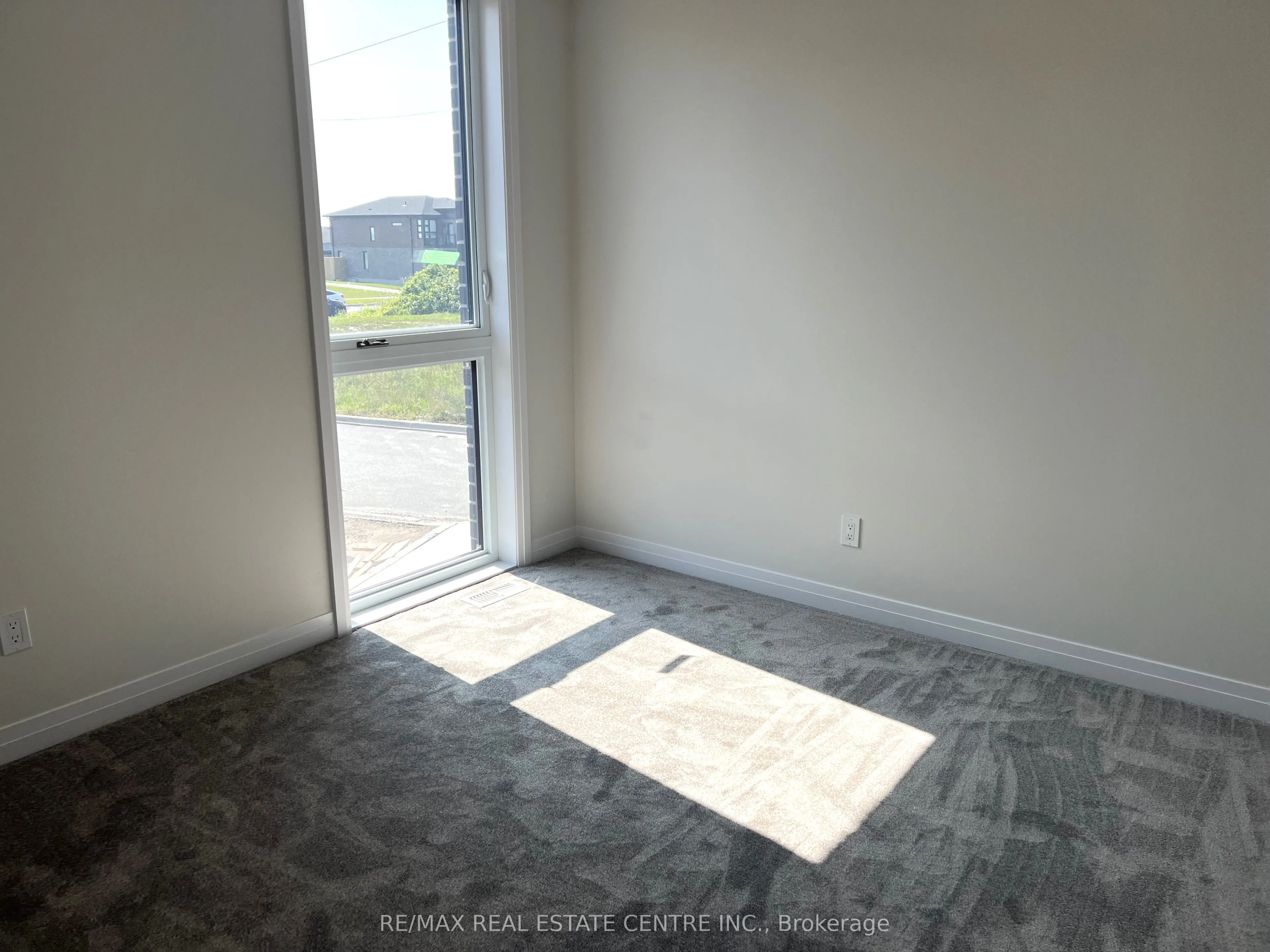 261 Woodbine Avenue, #F001