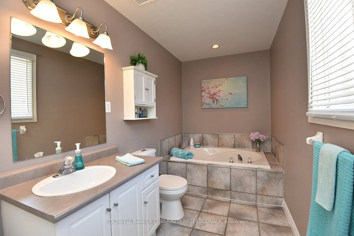 210 Claudette Gate