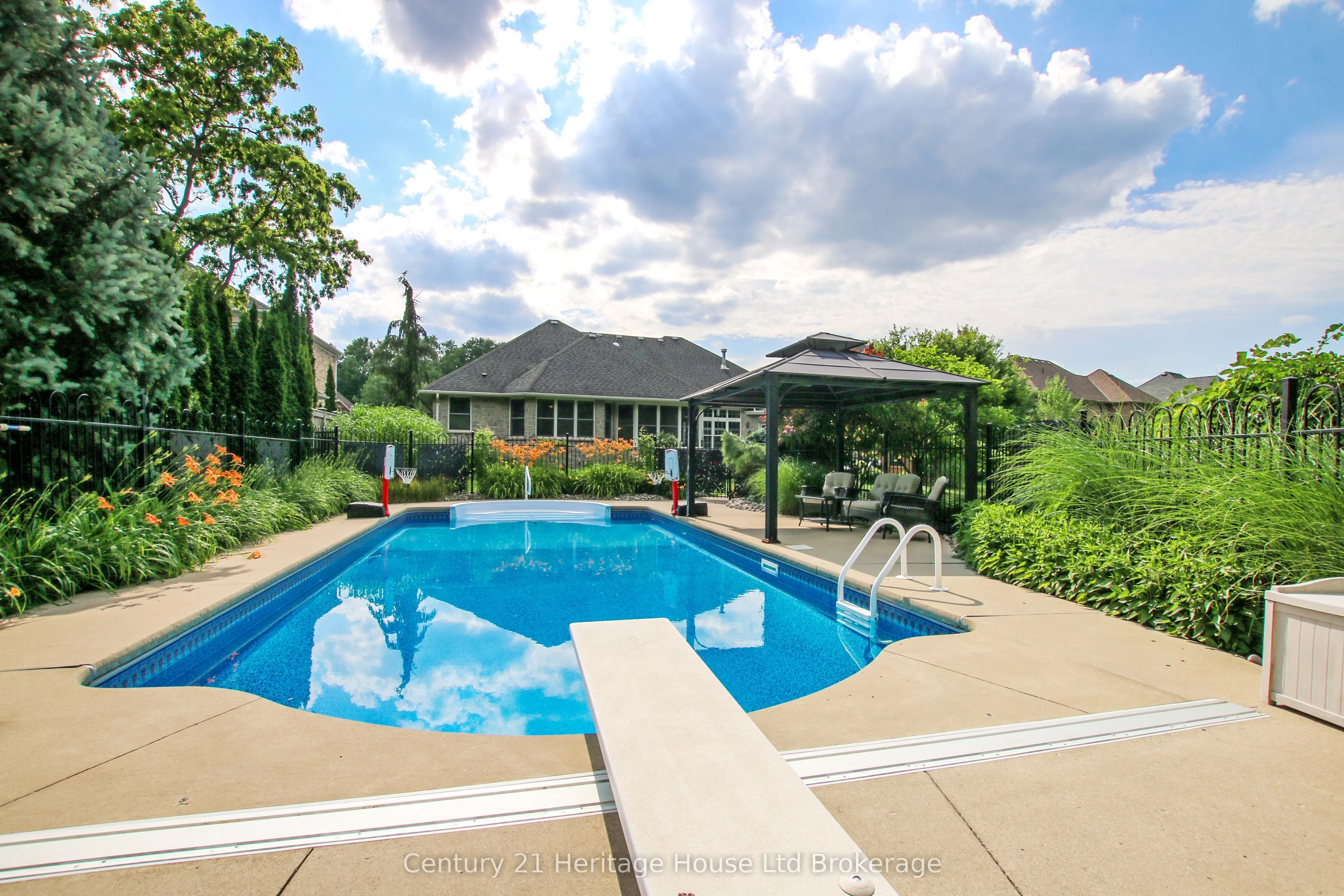 596 Lakeview Drive