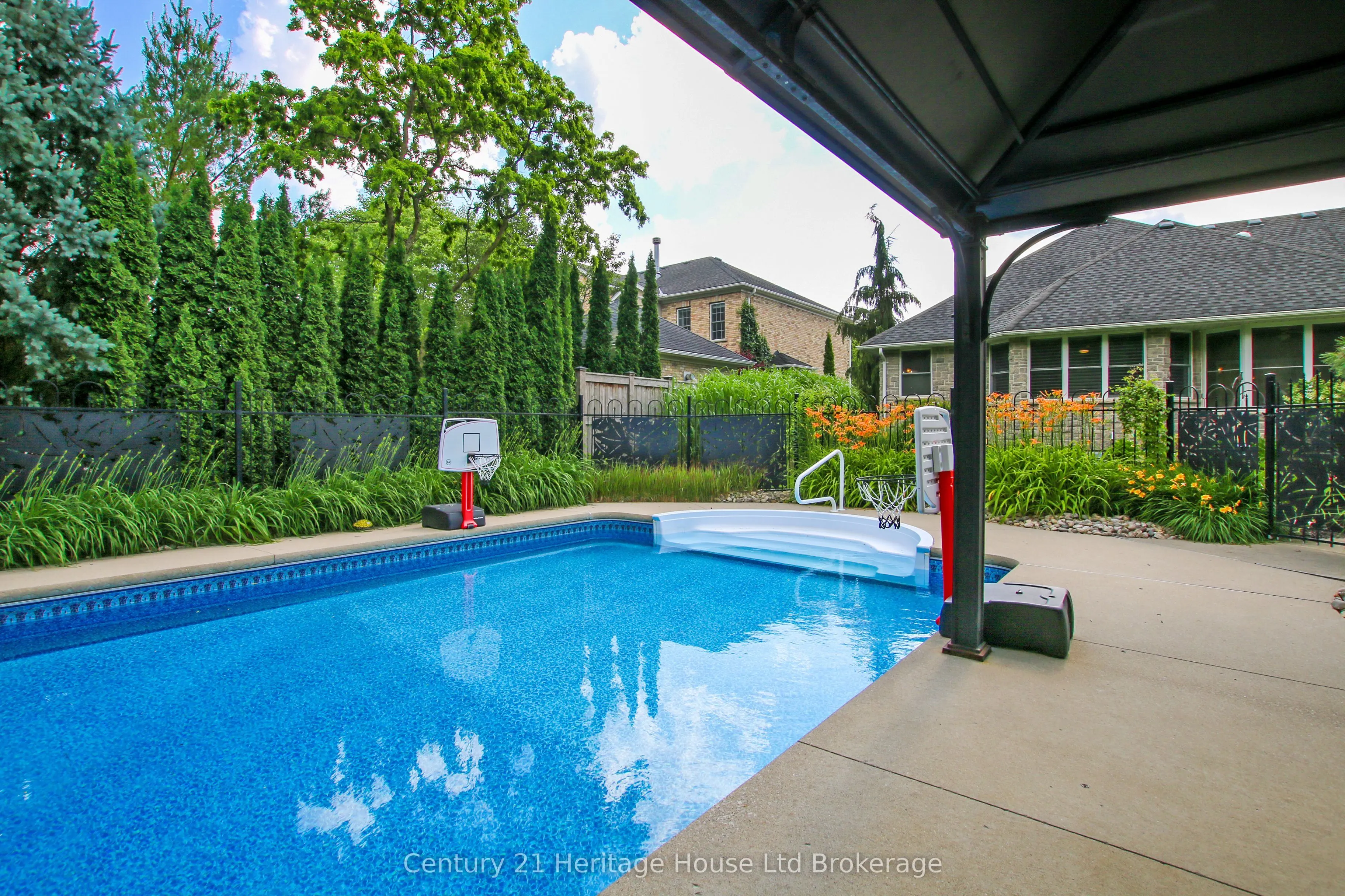 596 Lakeview Drive