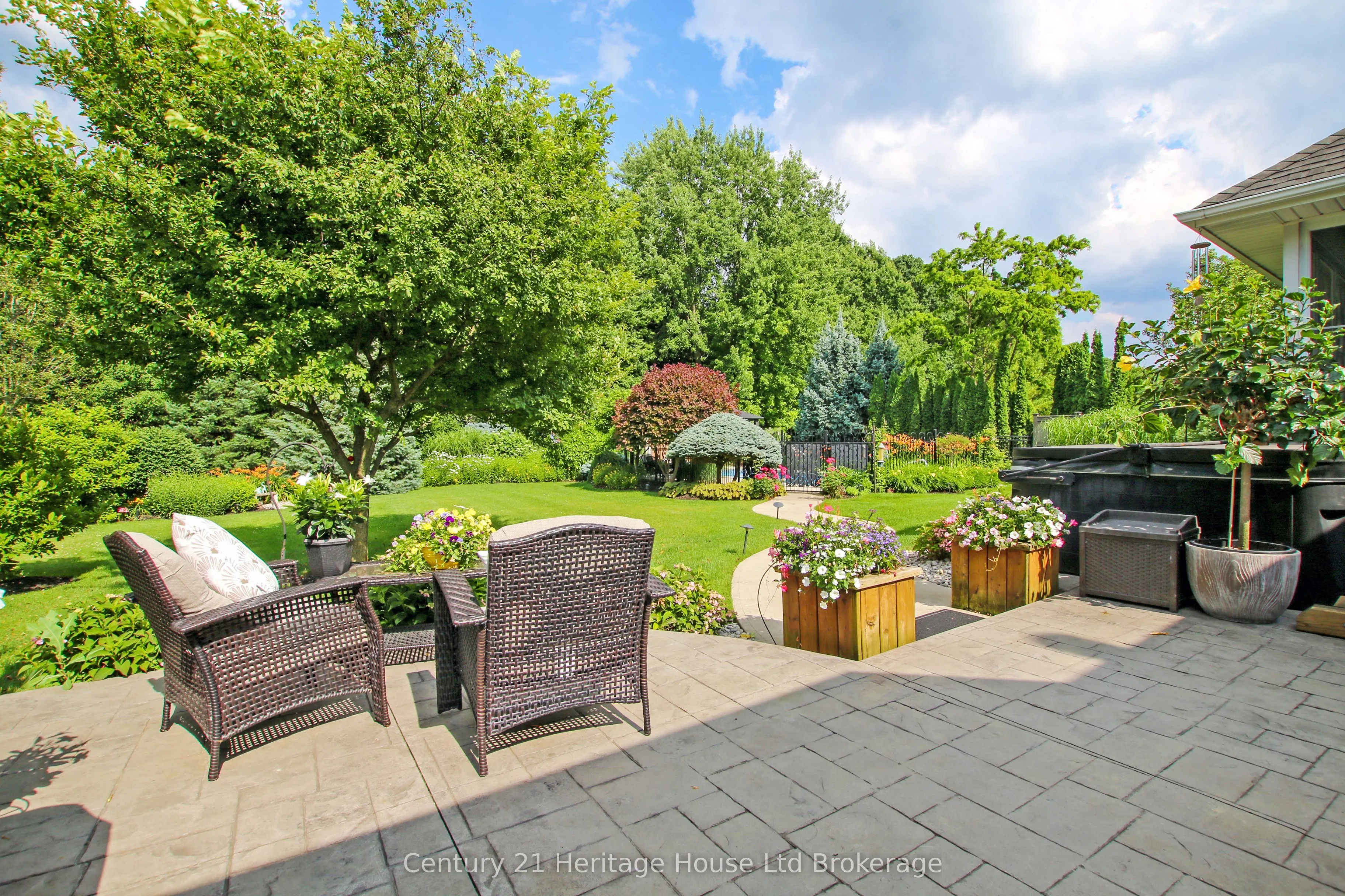 596 Lakeview Drive