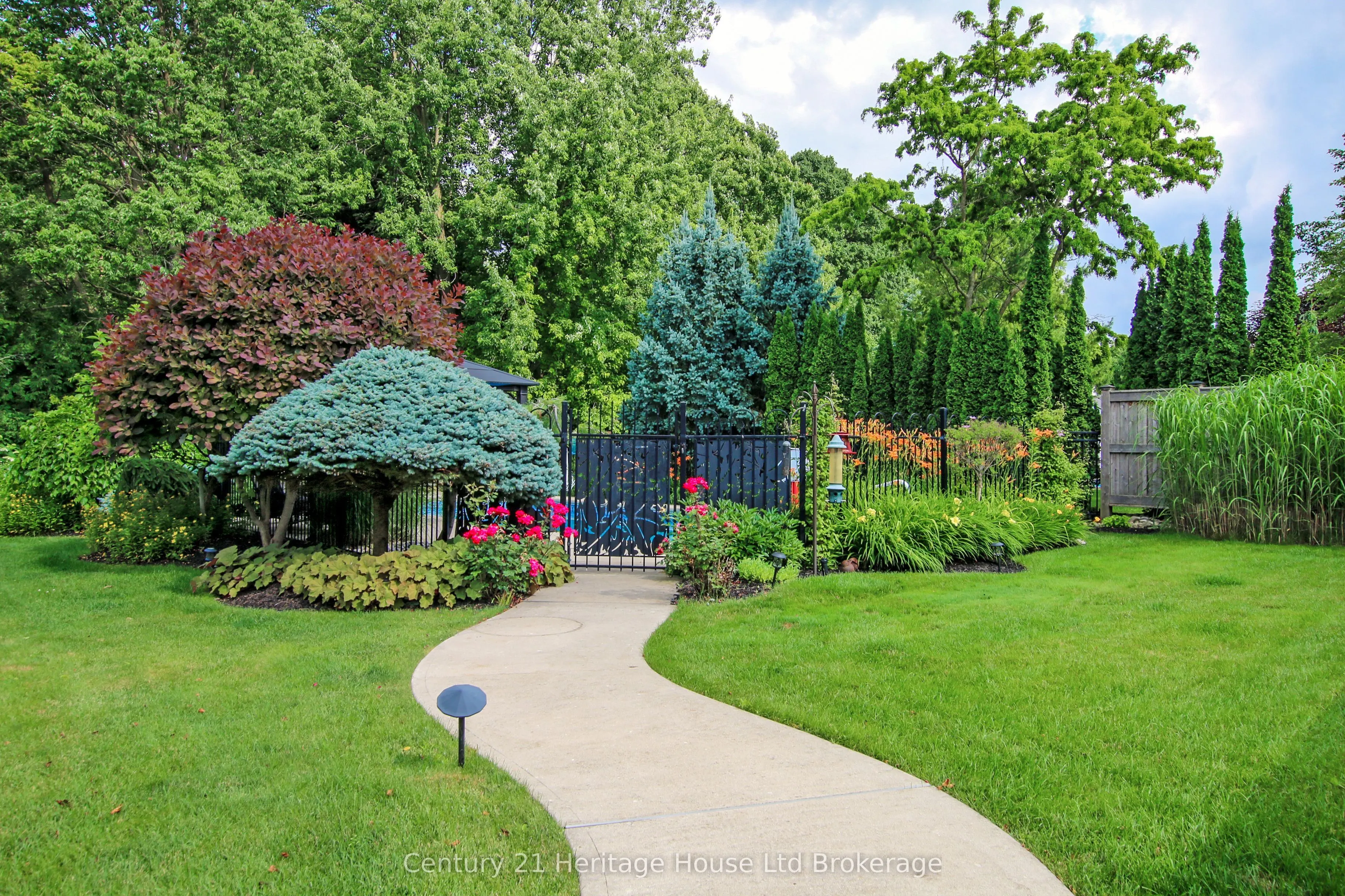 596 Lakeview Drive