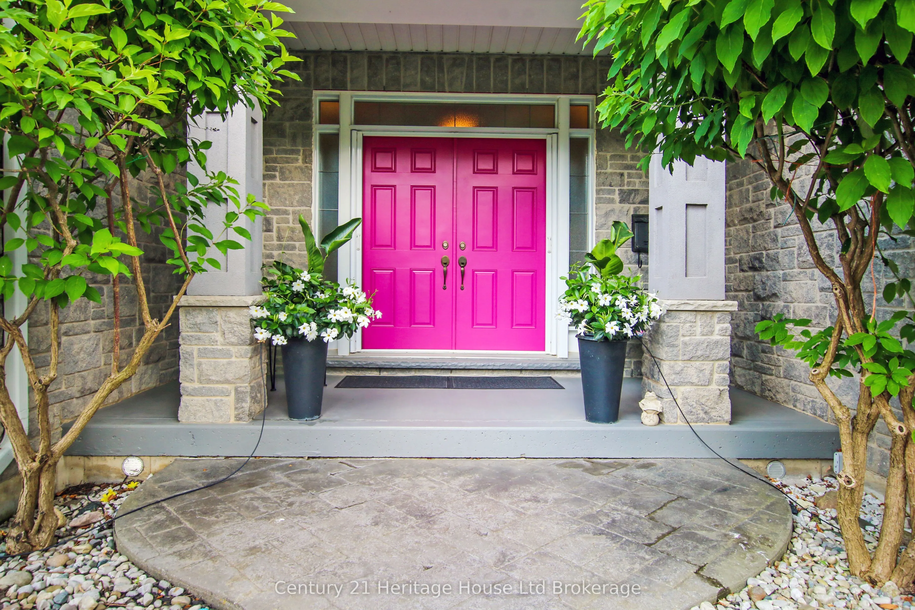 596 Lakeview Drive