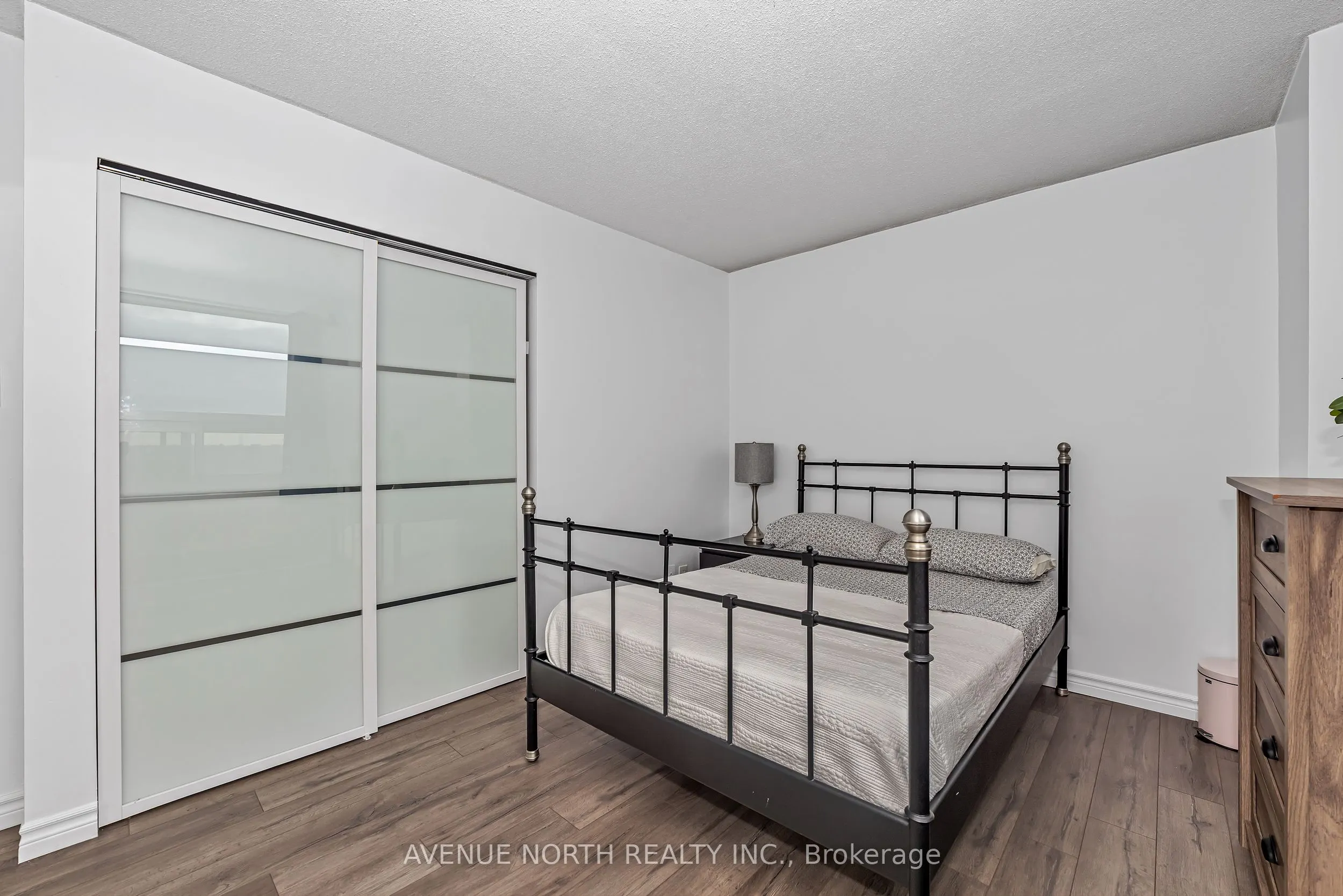 1380 Prince Of Wales Drive, #808