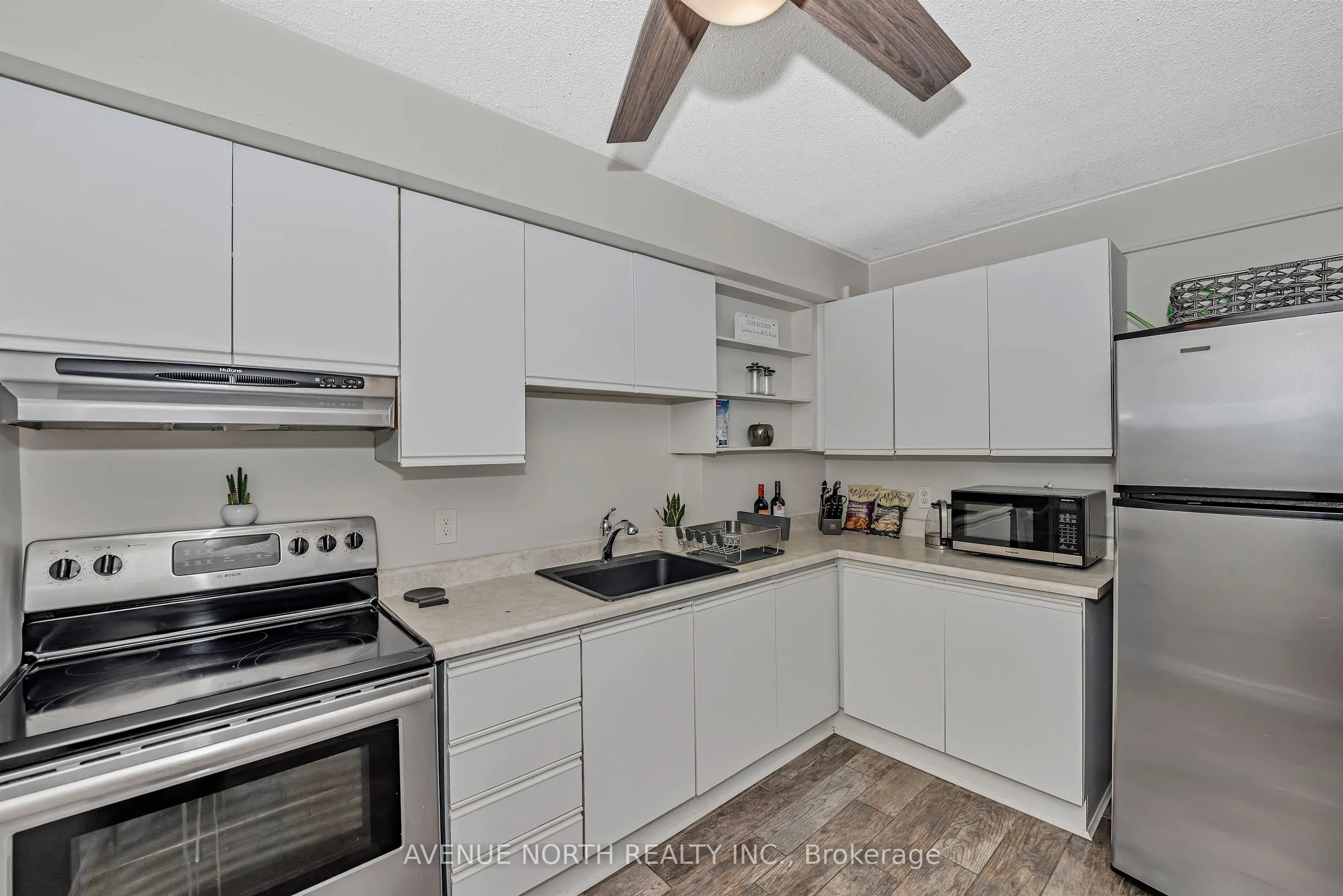 1380 Prince Of Wales Drive, #808
