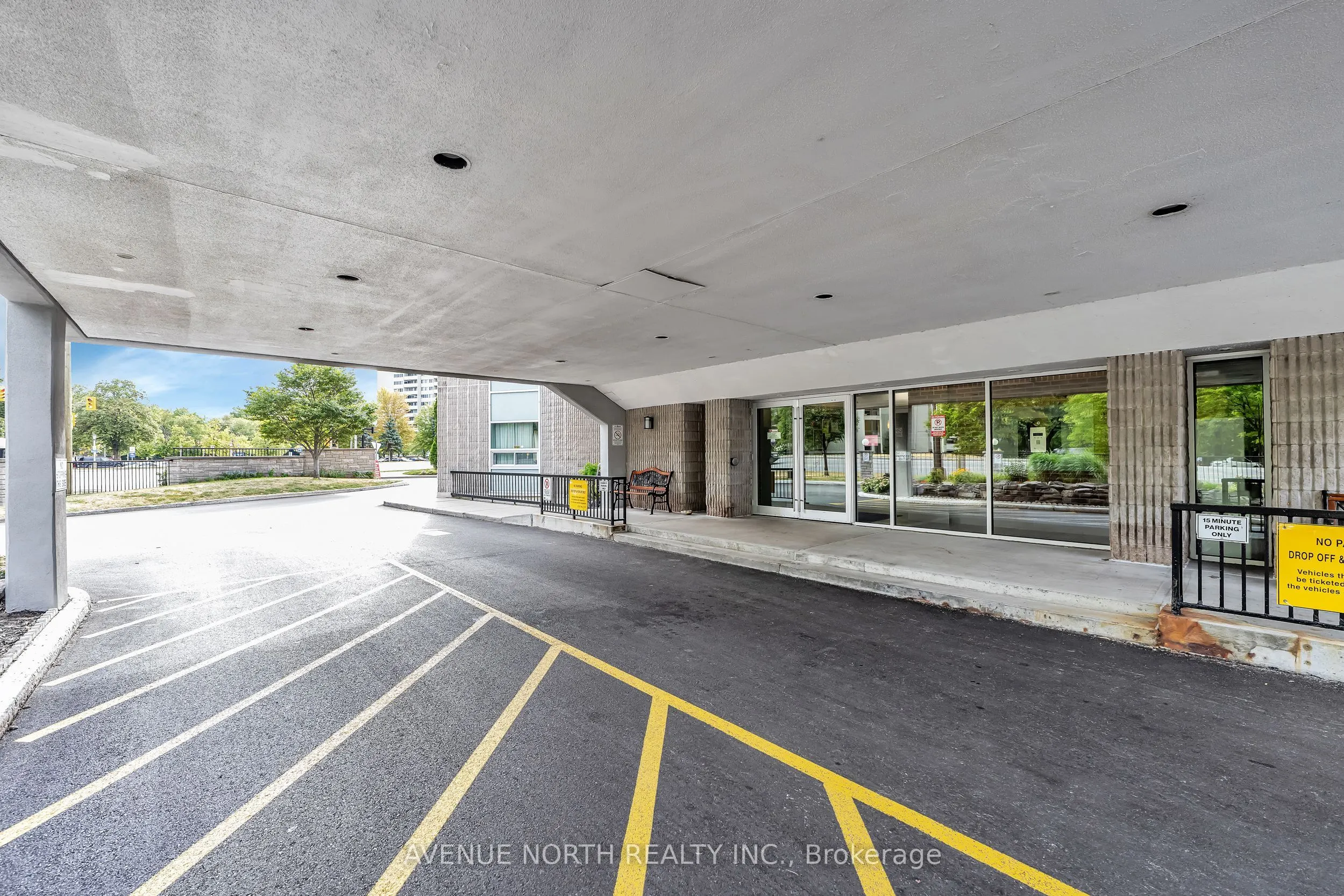 1380 Prince Of Wales Drive, #808