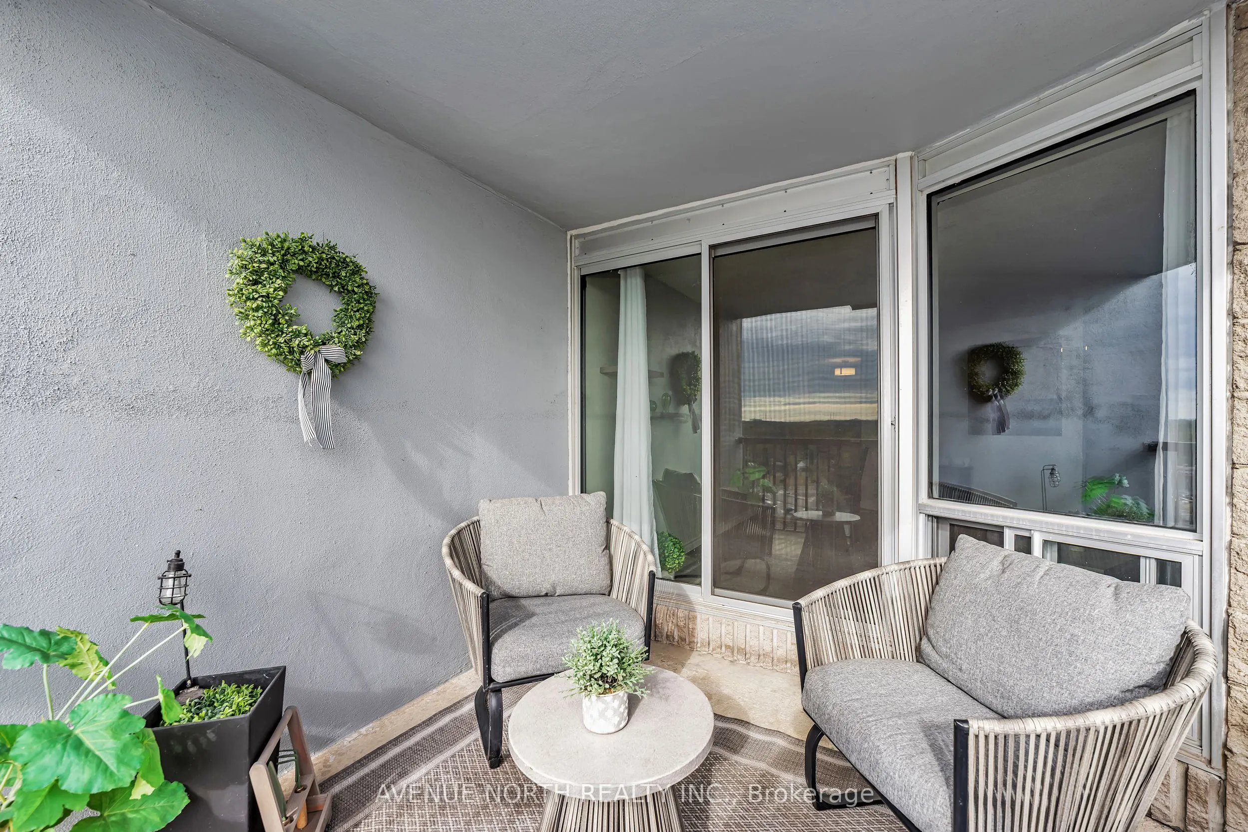 1380 Prince Of Wales Drive, #808