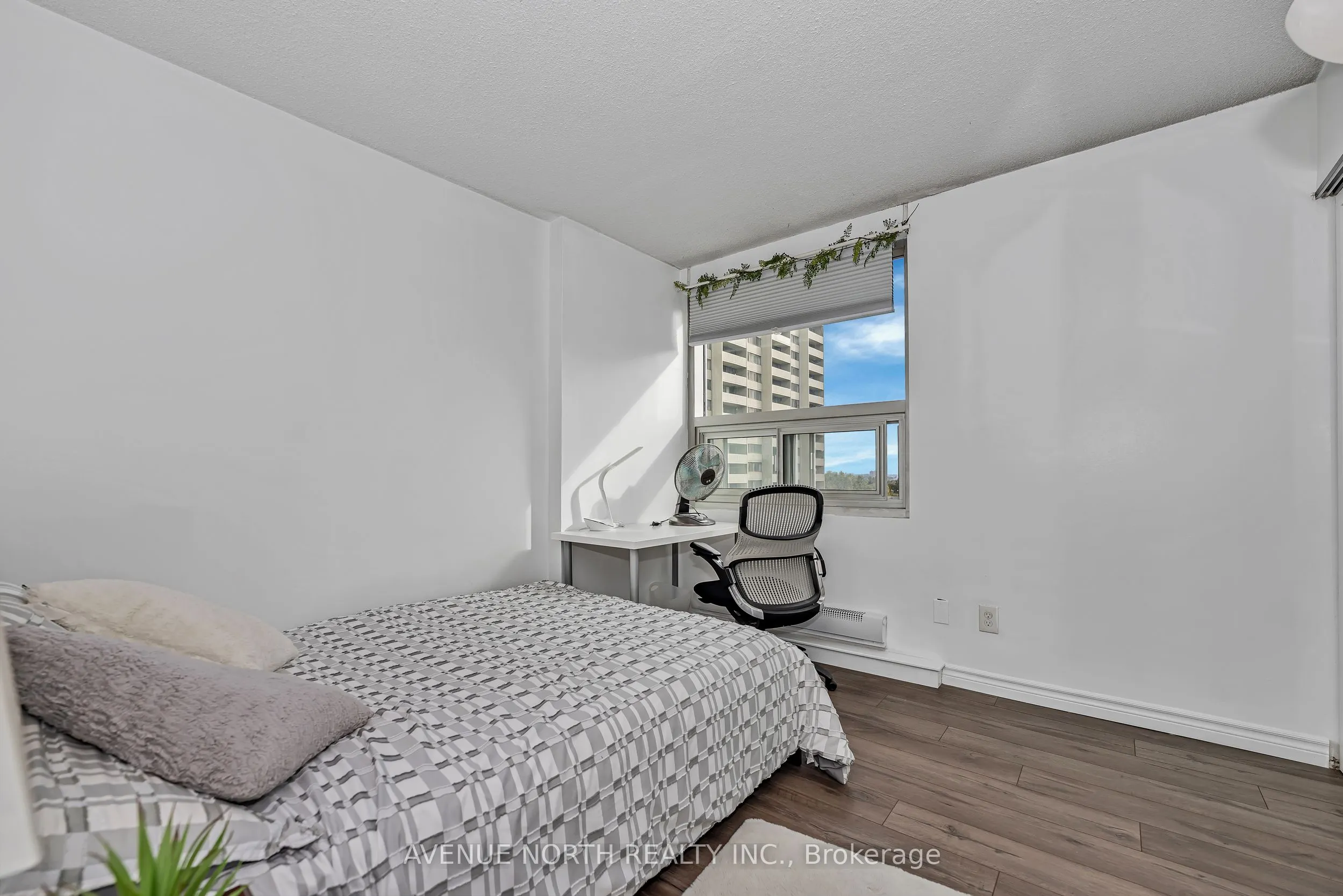 1380 Prince Of Wales Drive, #808