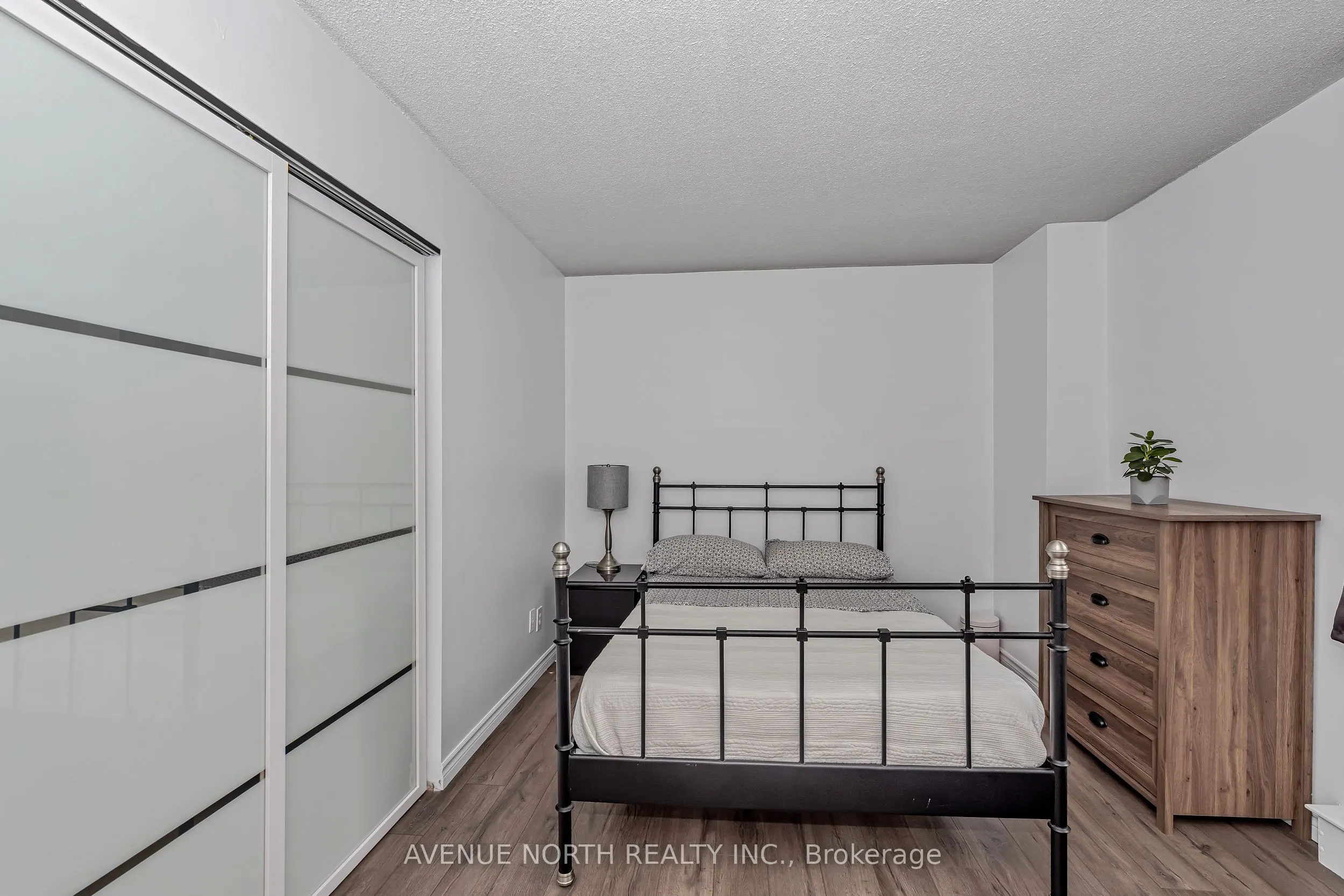 1380 Prince Of Wales Drive, #808