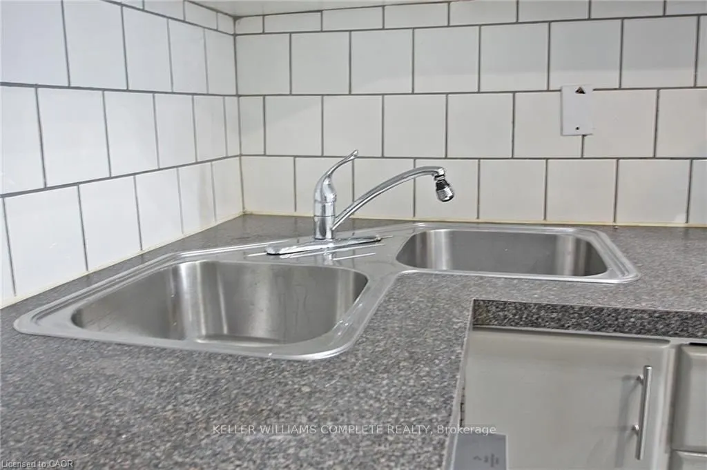 590 Main Street E, #4