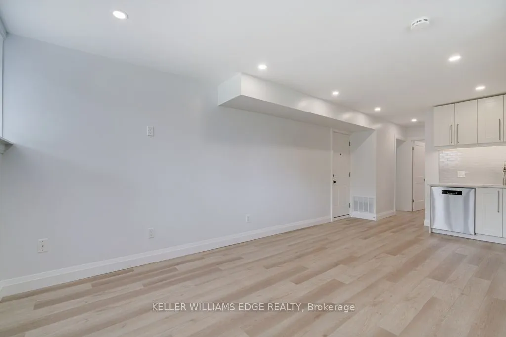 225 Bruce Street, #1