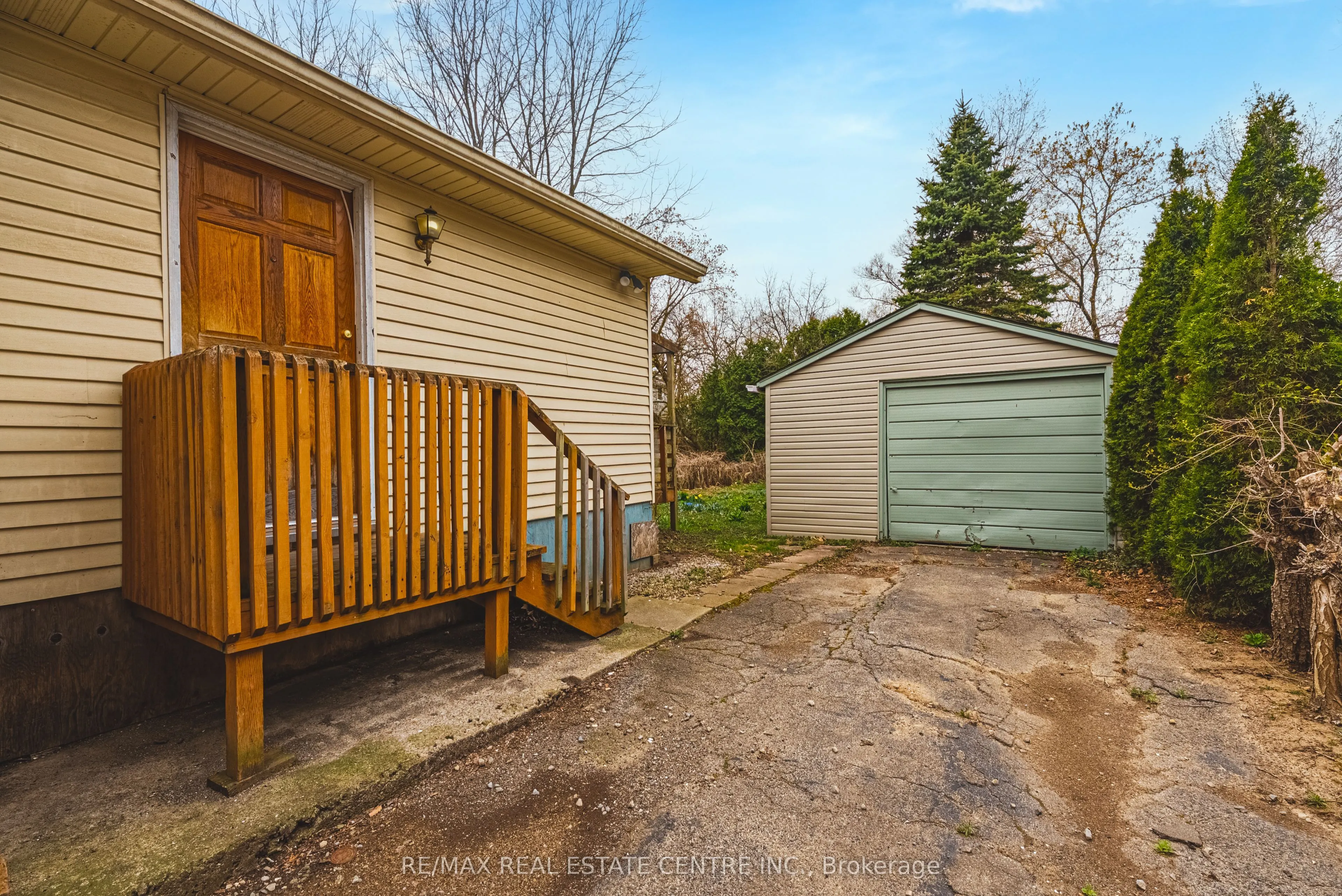 70 Hillview Street