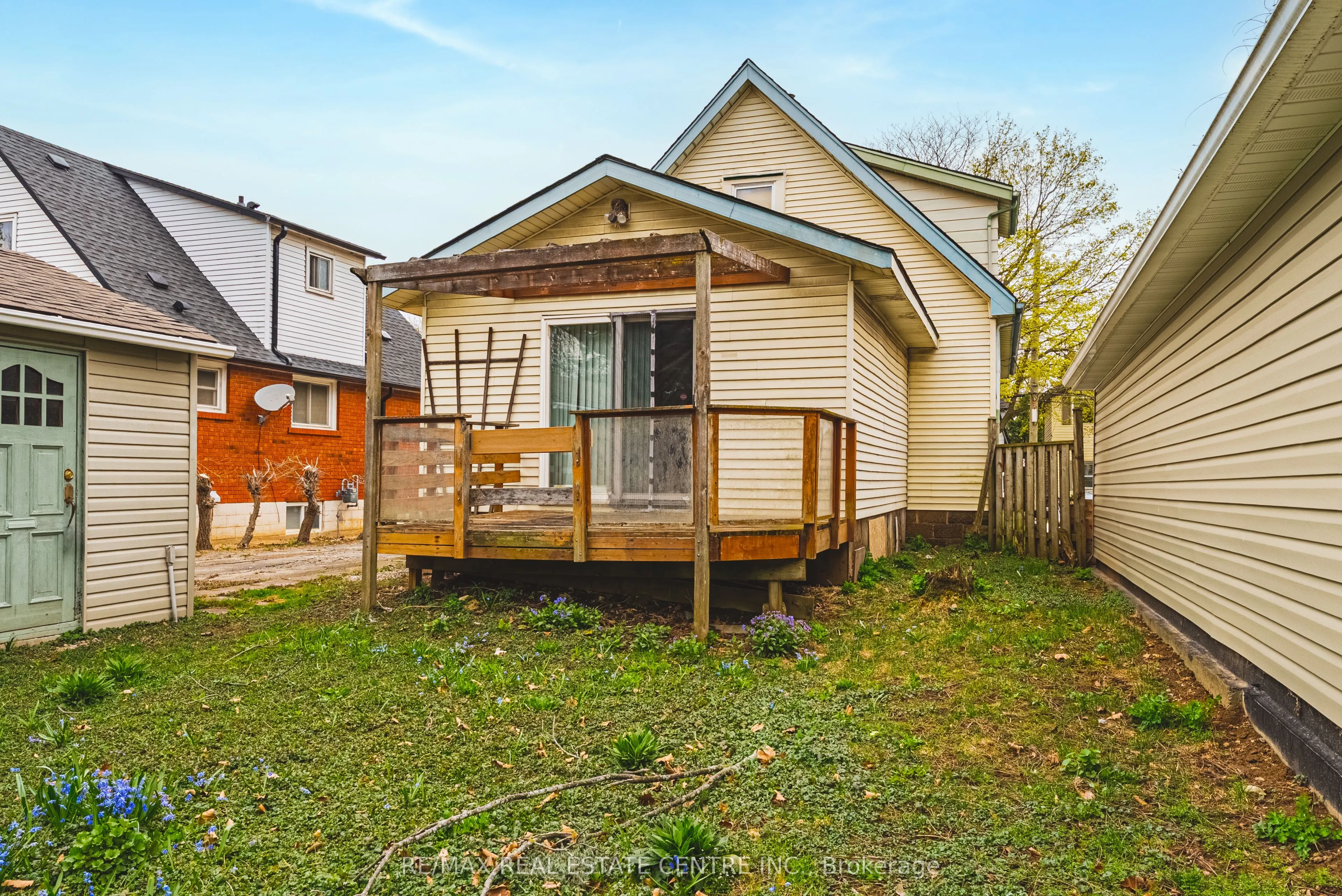 70 Hillview Street