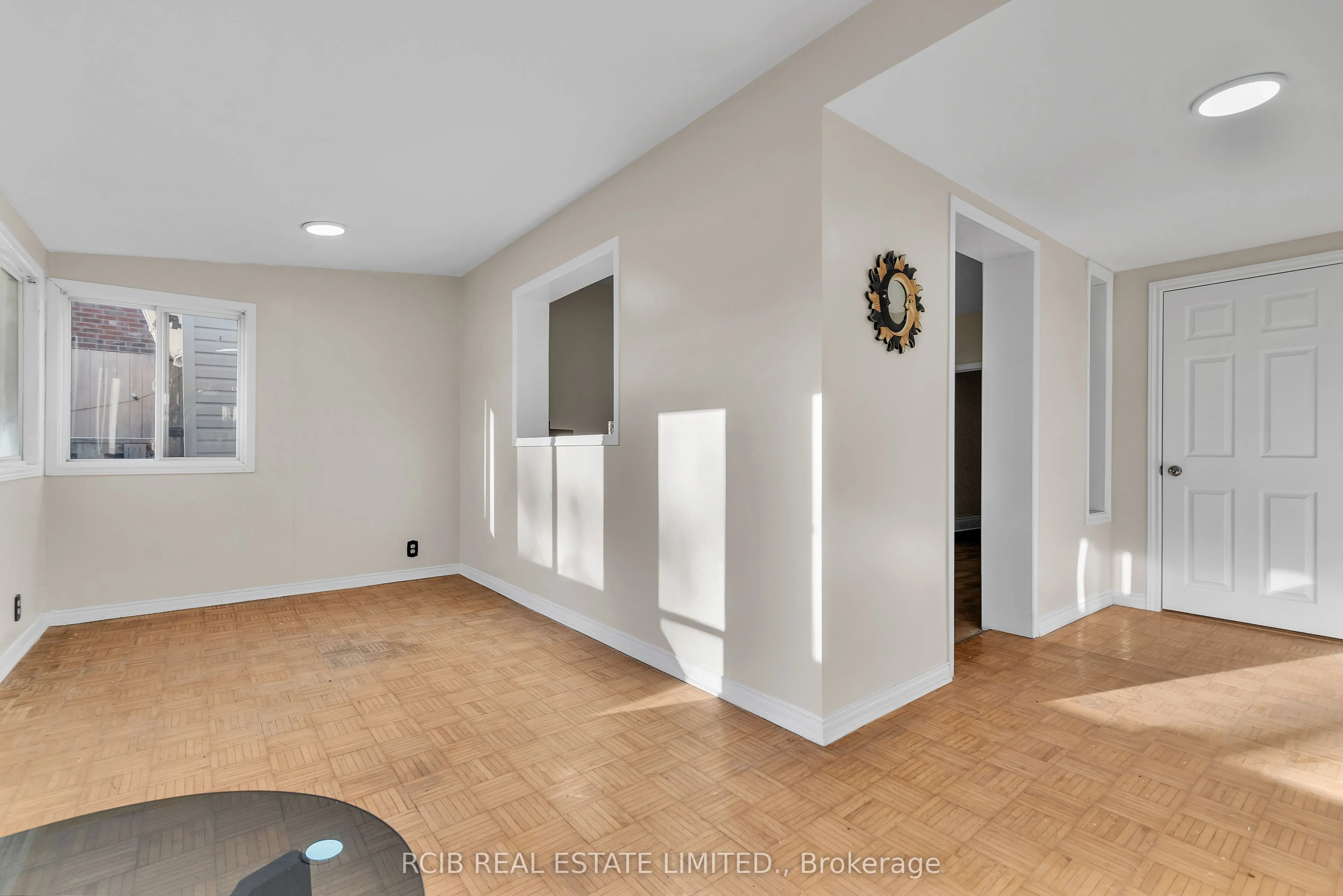 224 Burlington Street E