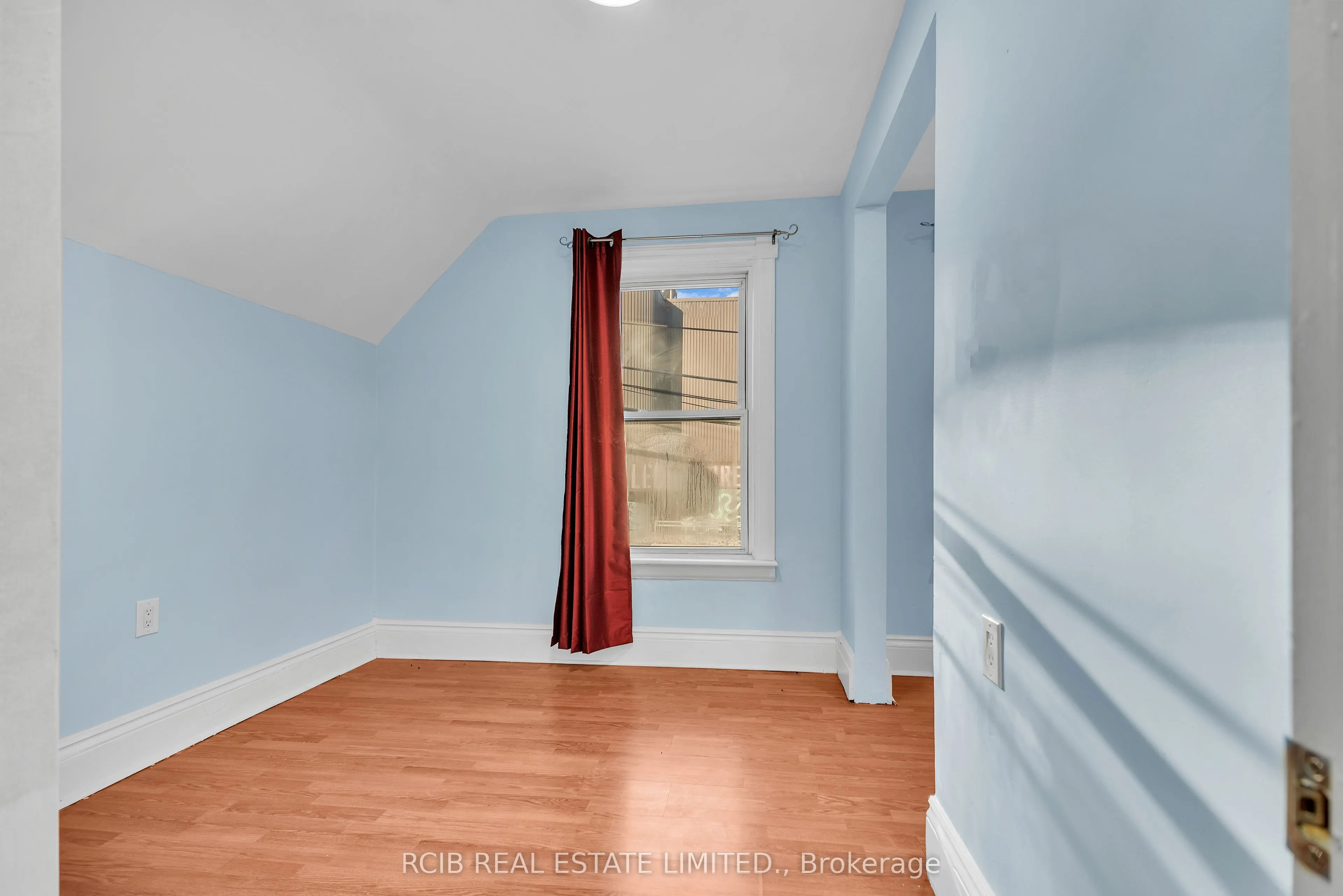 224 Burlington Street E