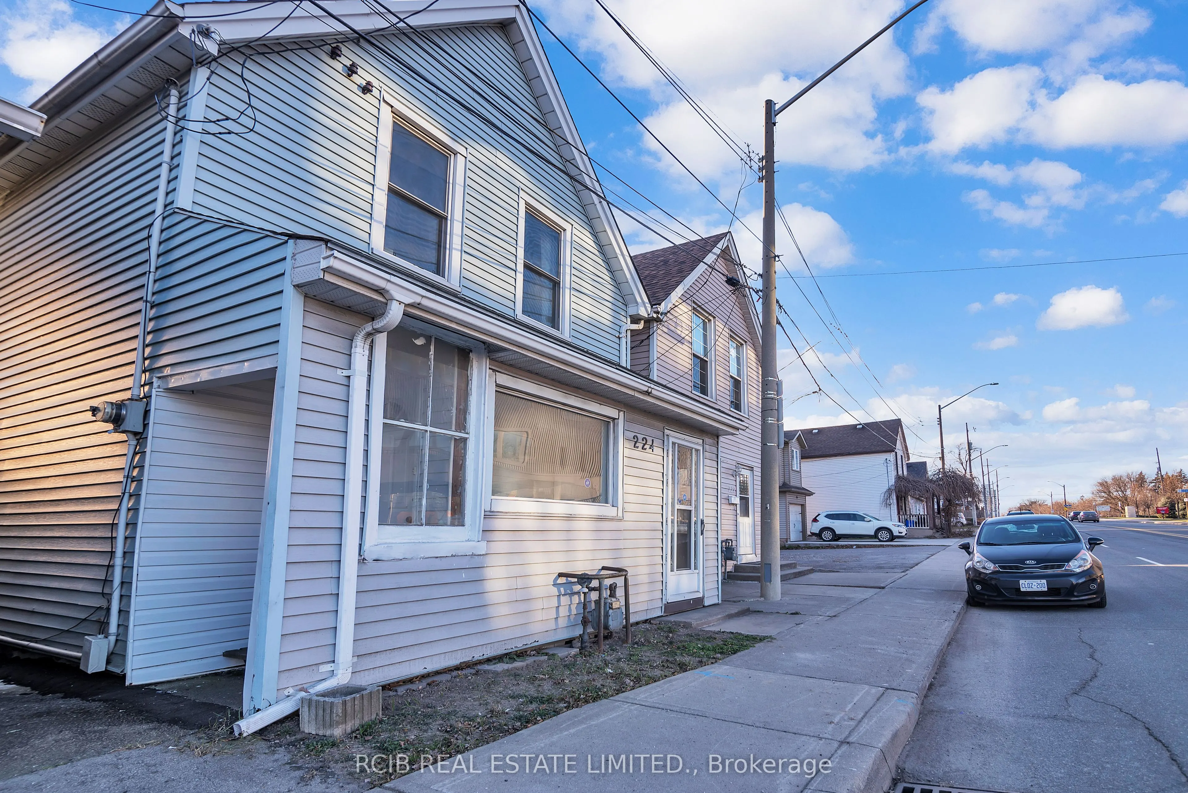 224 Burlington Street E