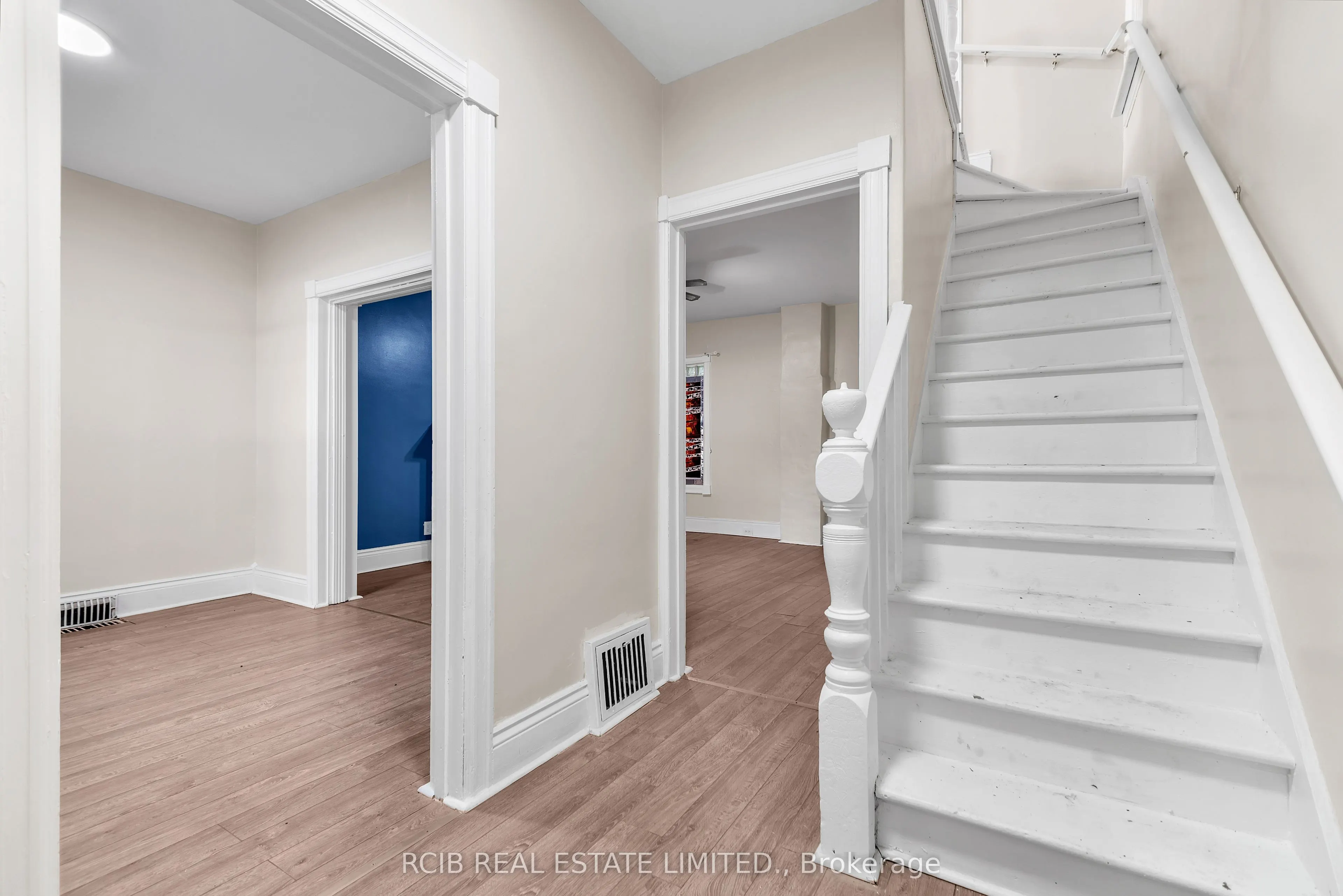 224 Burlington Street E