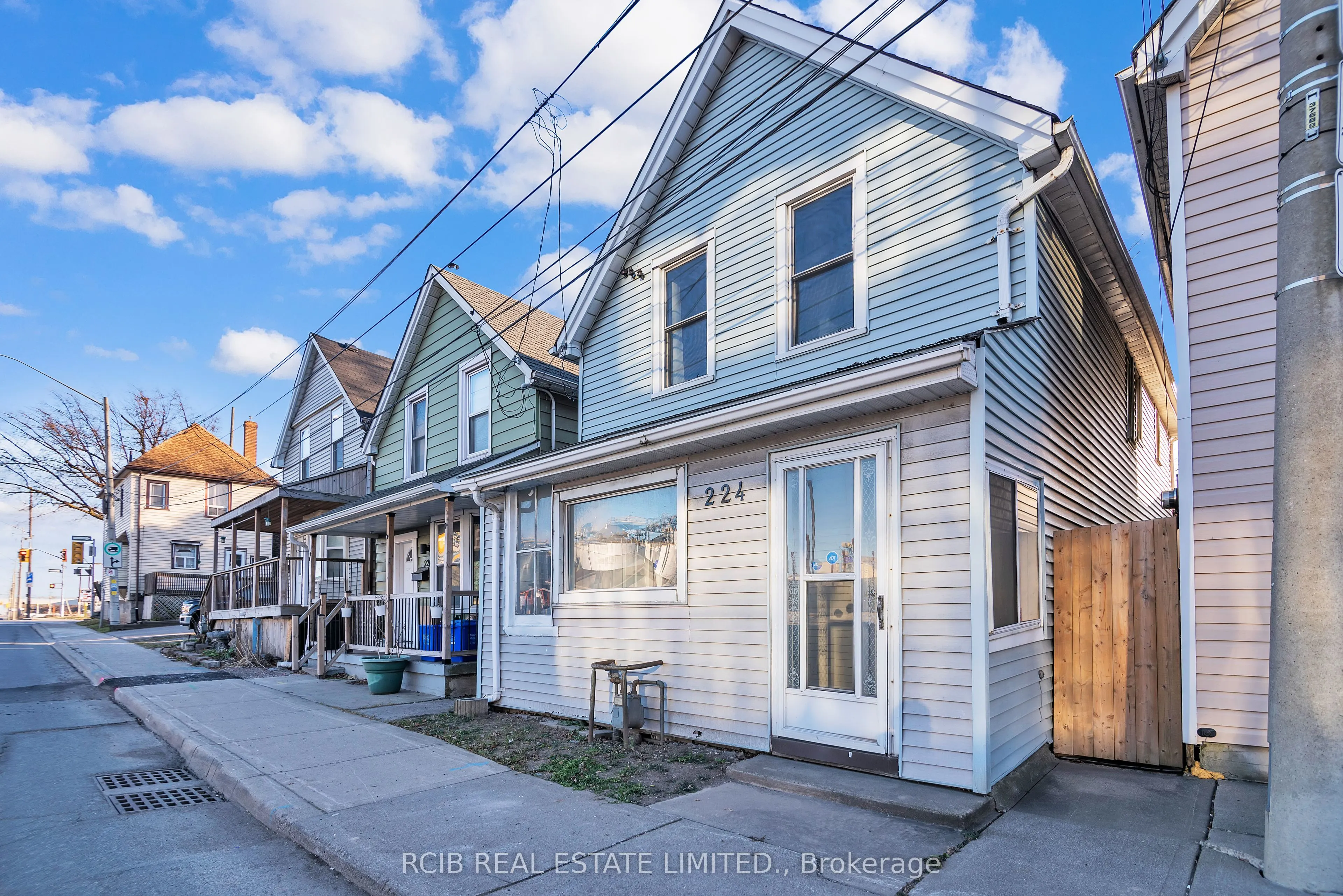 224 Burlington Street E