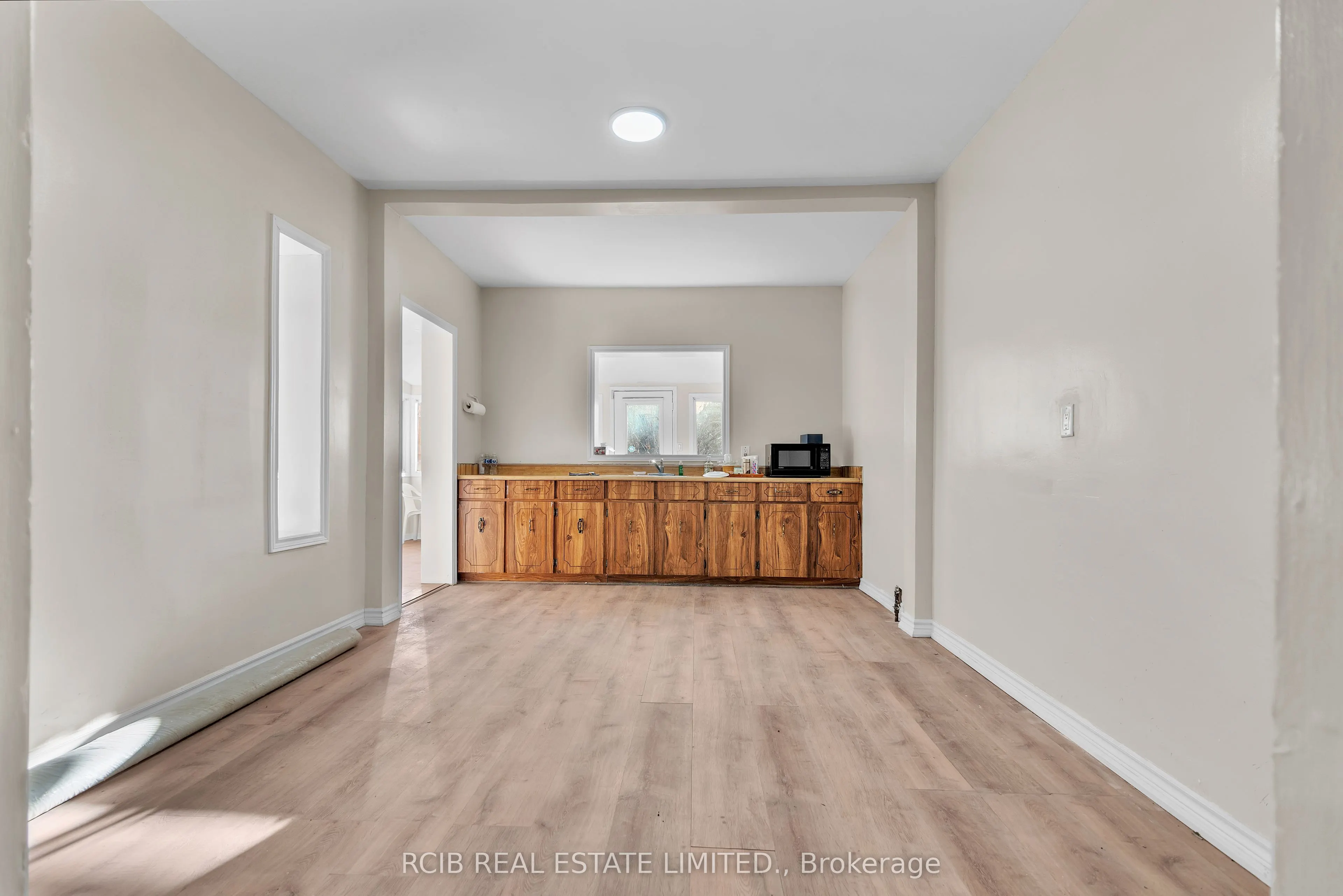 224 Burlington Street E