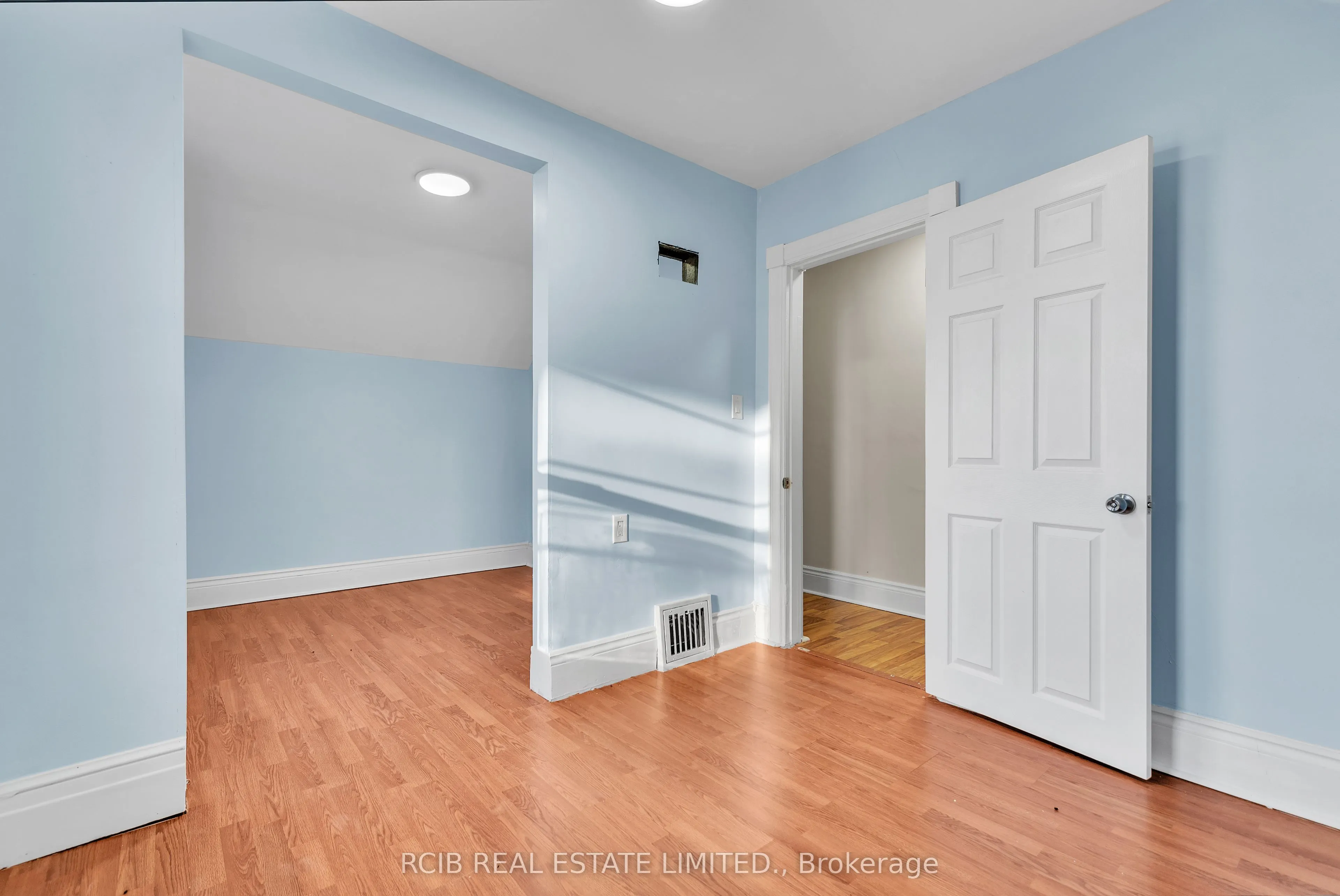 224 Burlington Street E