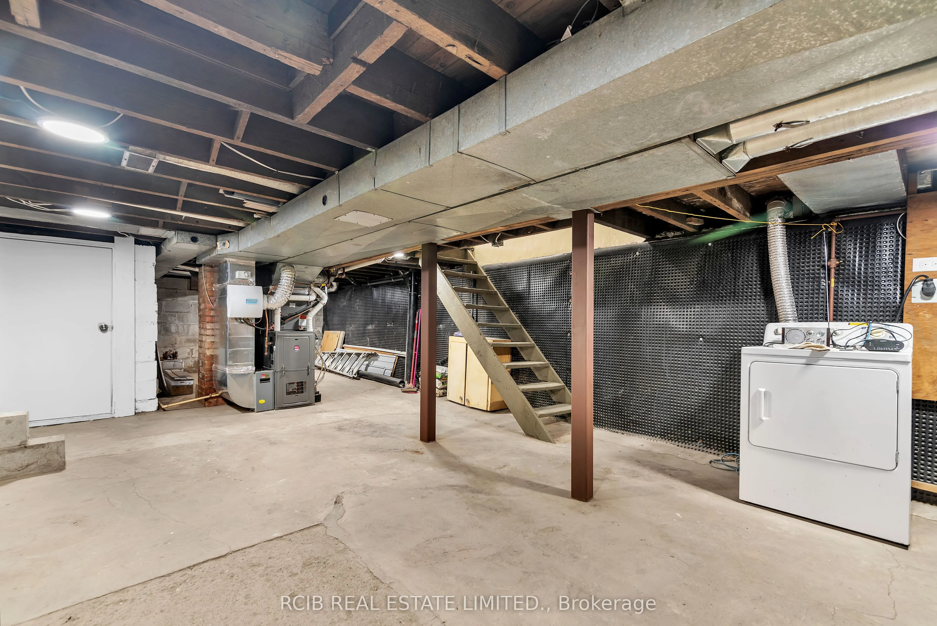 224 Burlington Street E