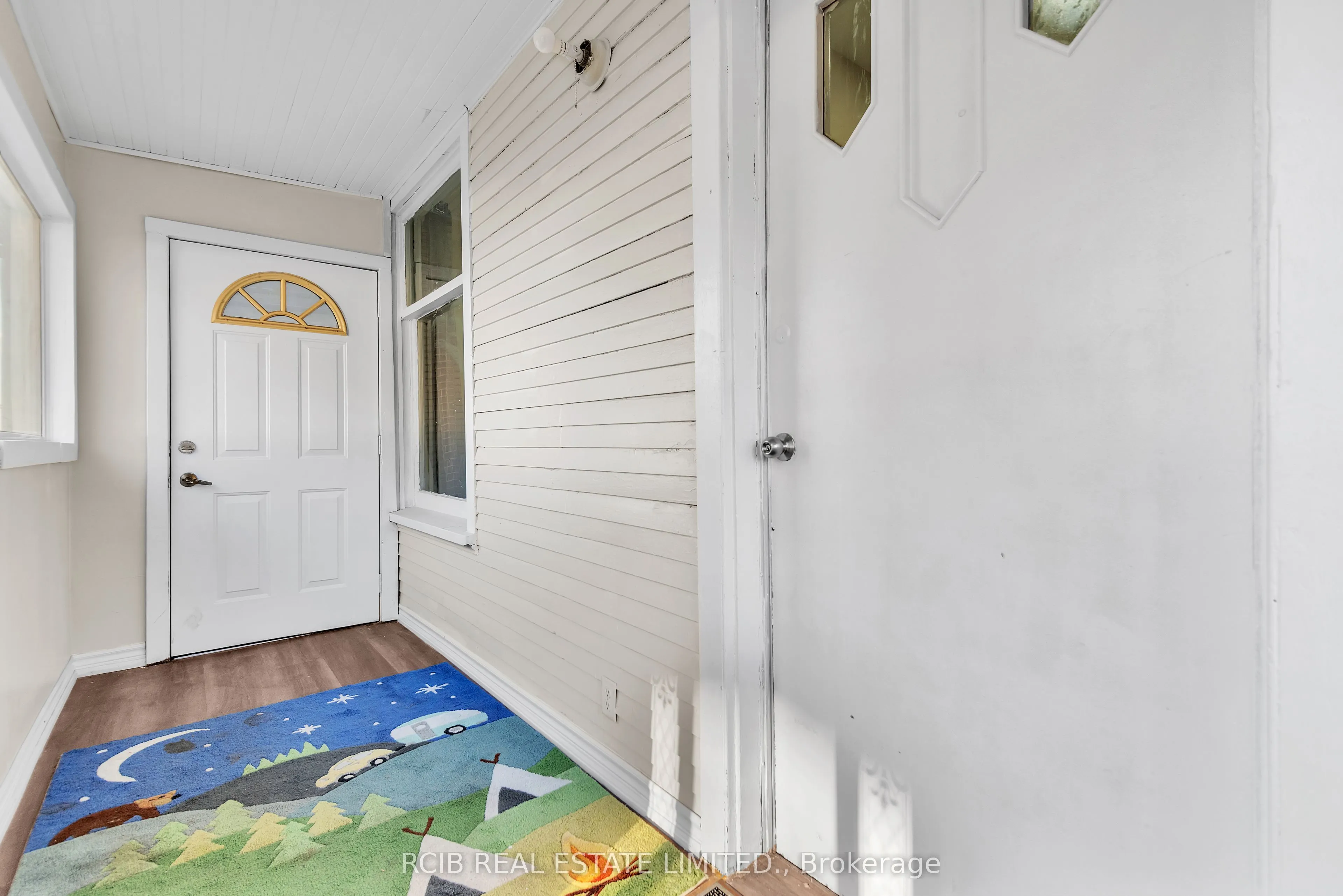 224 Burlington Street E