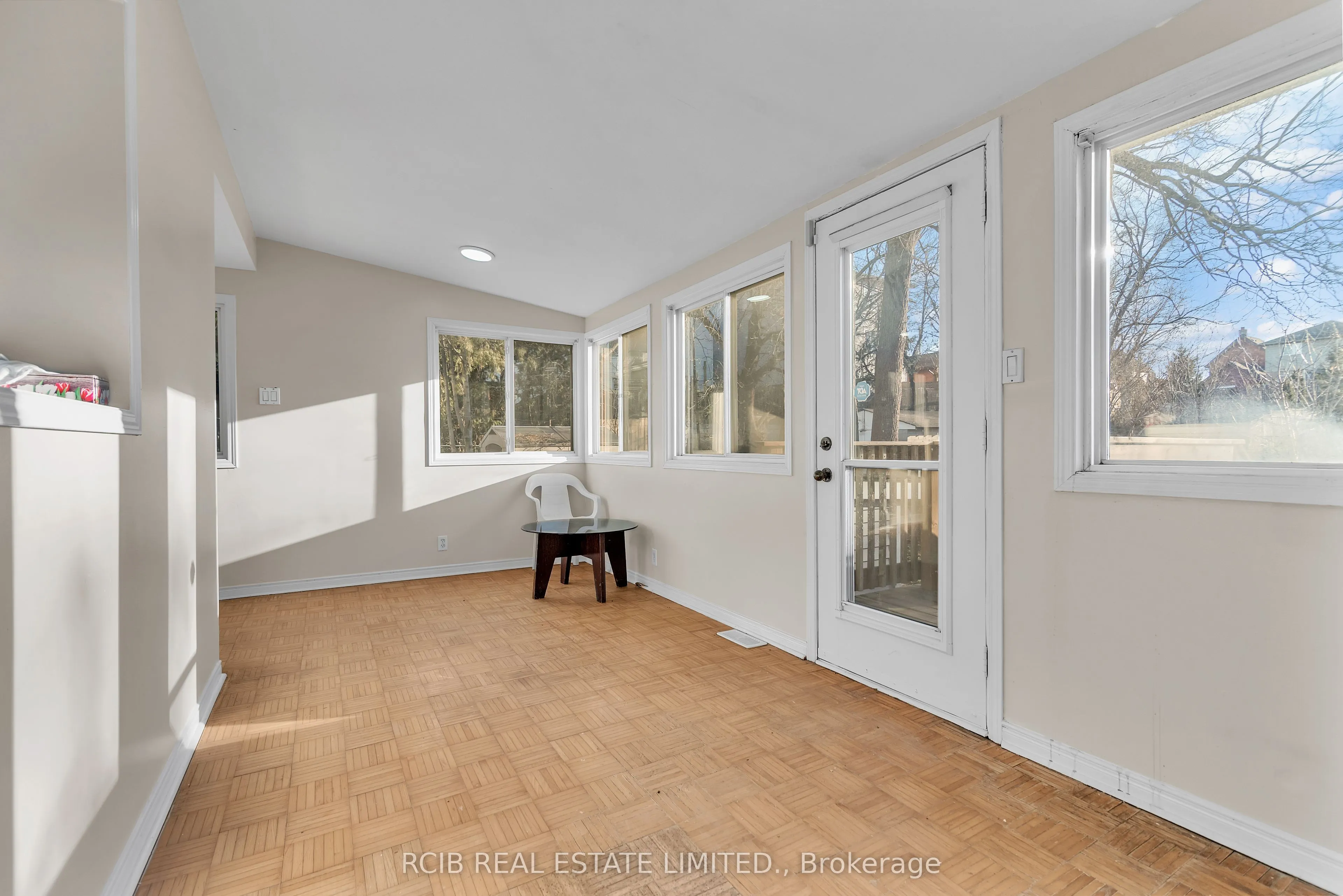 224 Burlington Street E