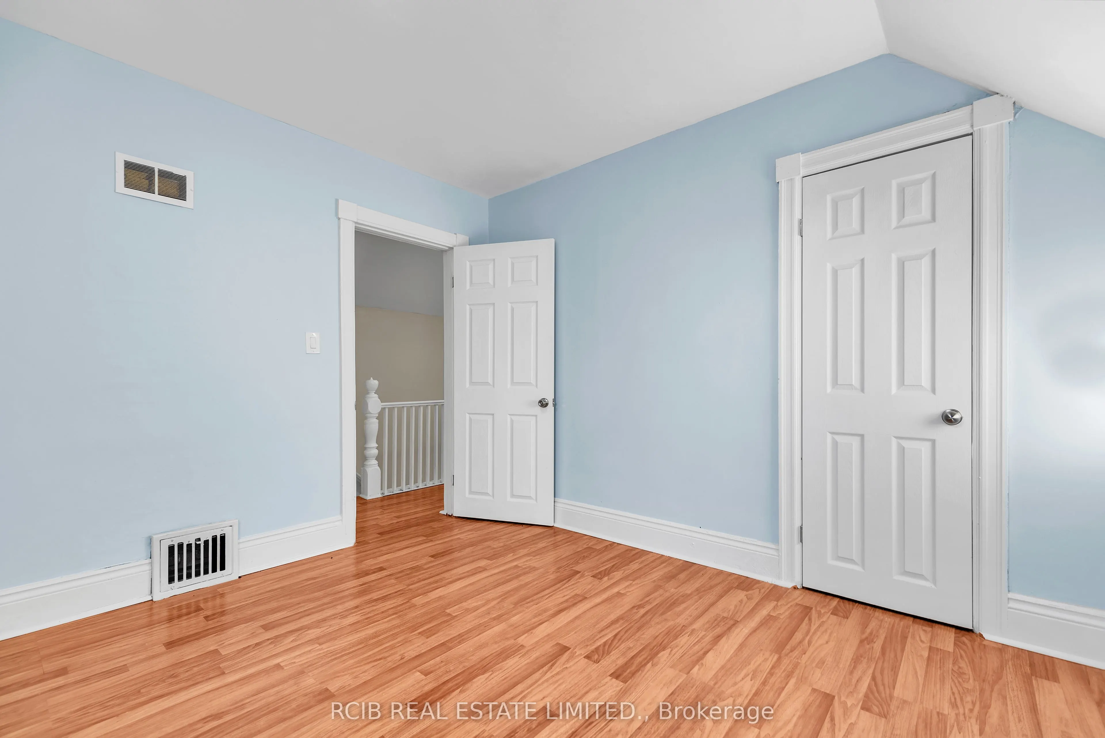 224 Burlington Street E