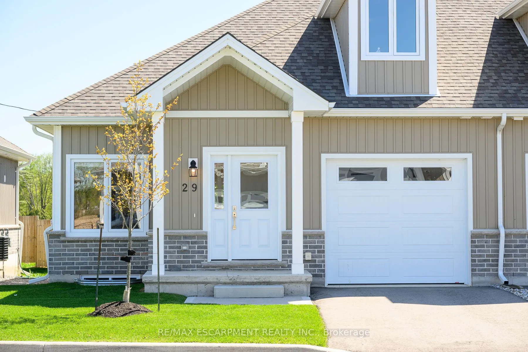 744 Nelson Street, #29