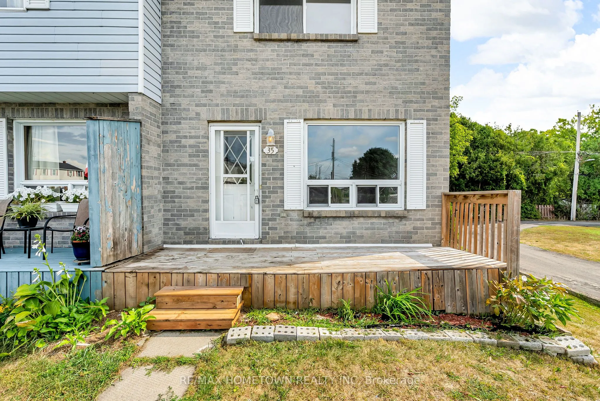 35 Hustler Crescent