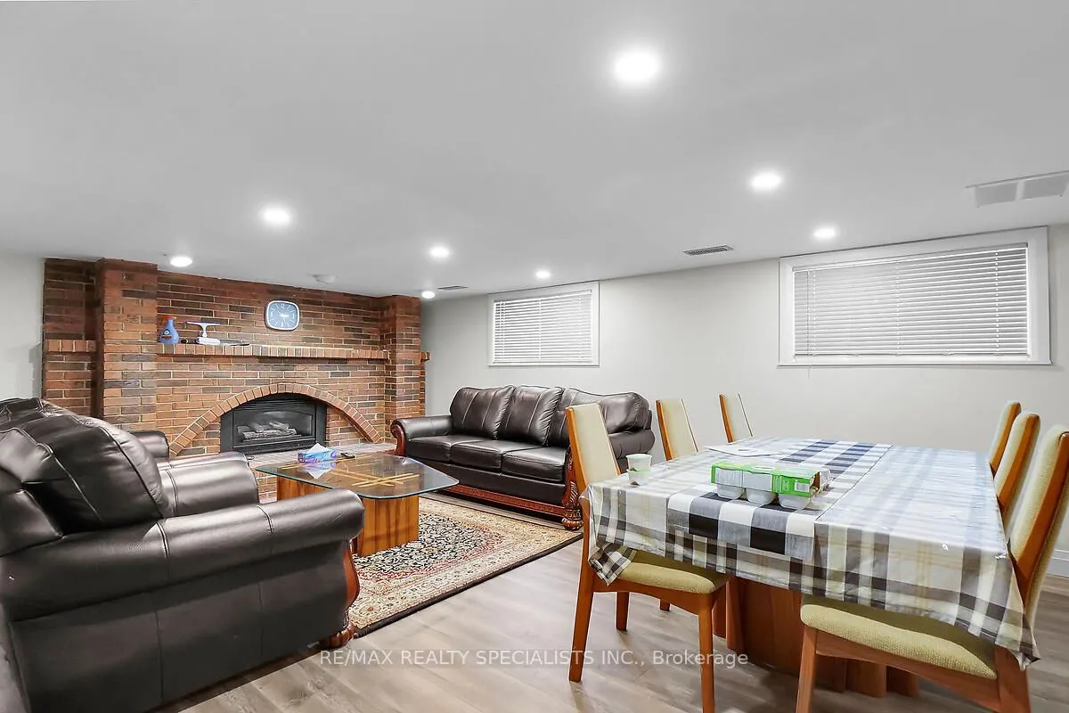 17 LOCUST Crescent