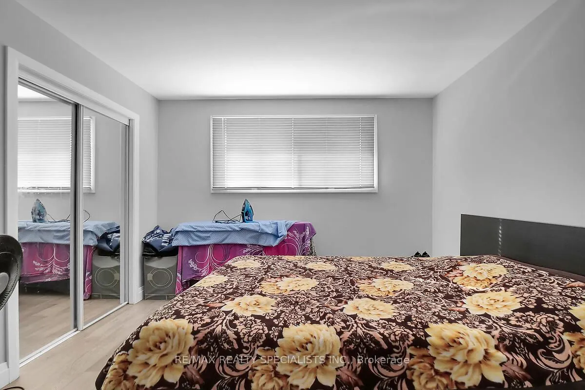 17 LOCUST Crescent