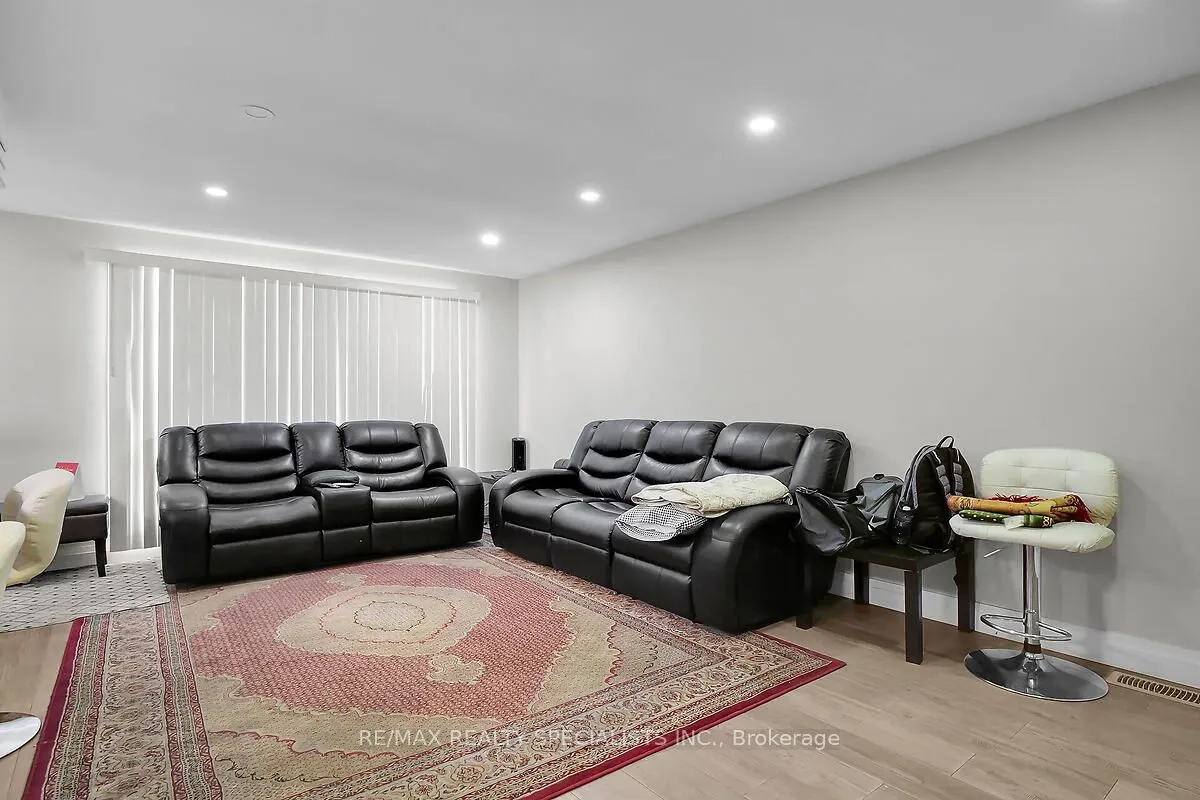 17 LOCUST Crescent