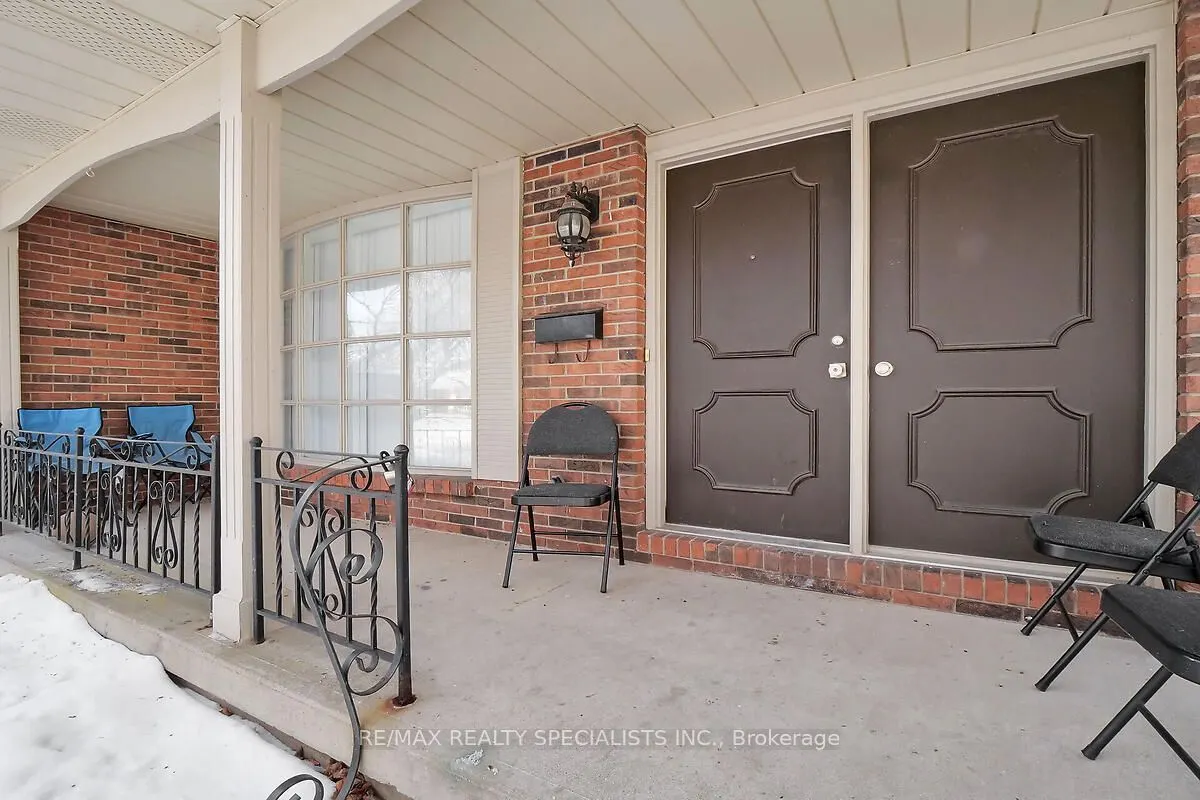 17 LOCUST Crescent