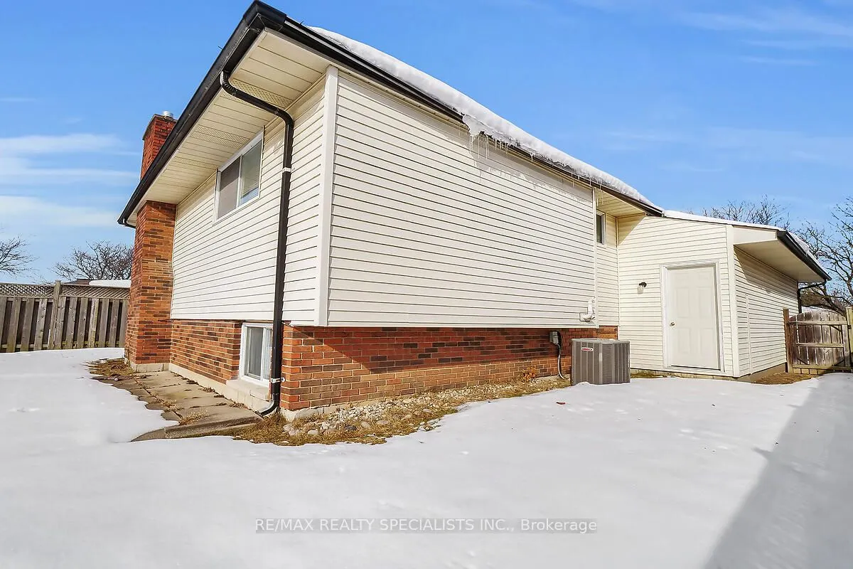 17 LOCUST Crescent