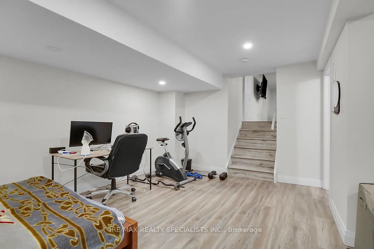 17 LOCUST Crescent