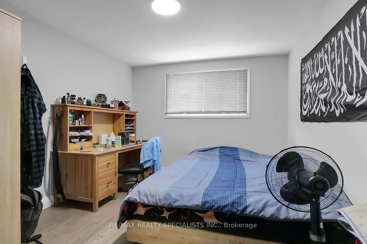 17 LOCUST Crescent