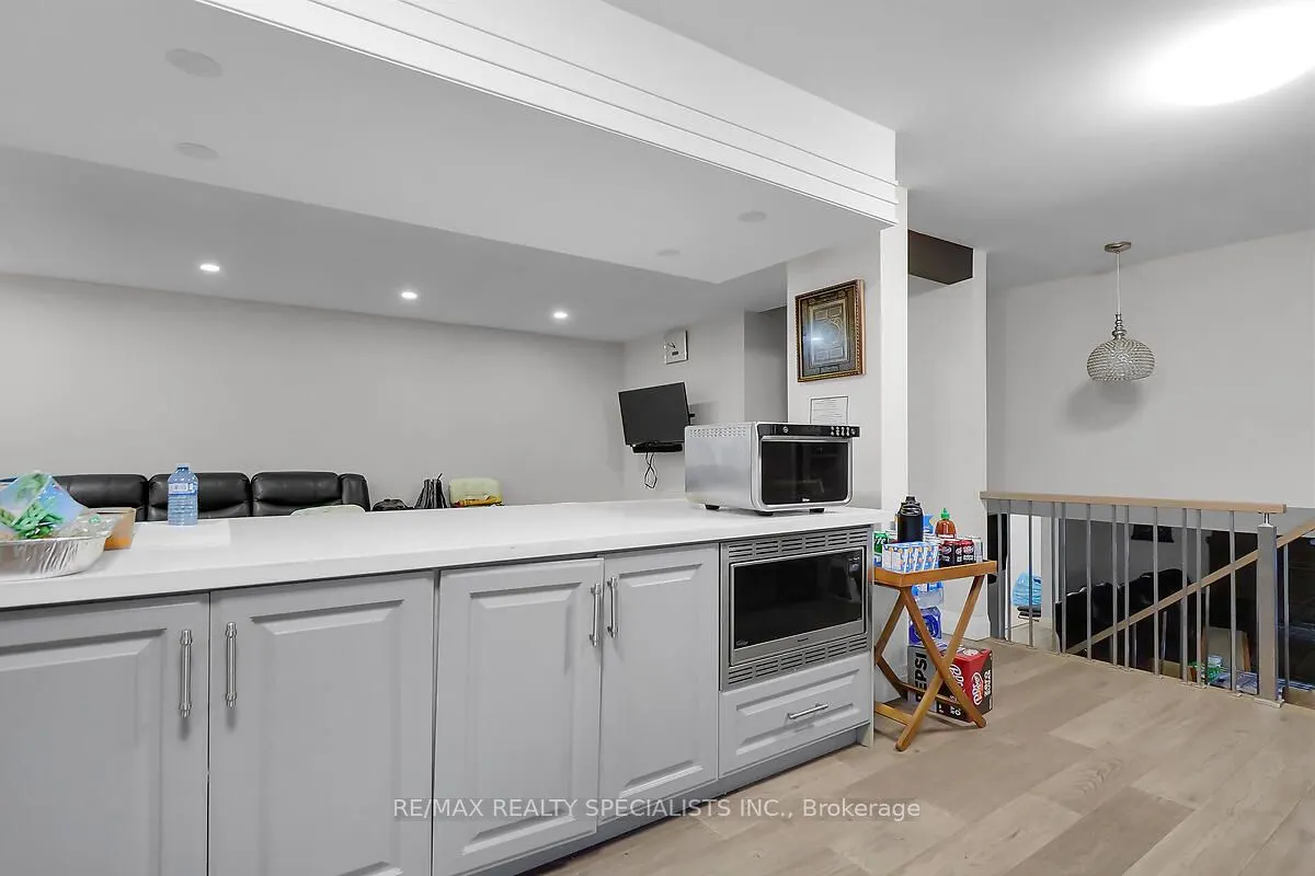 17 LOCUST Crescent