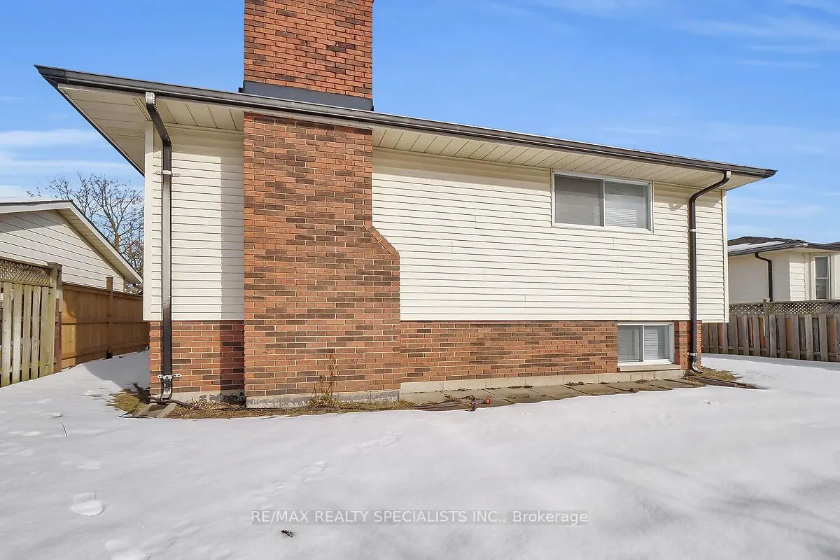 17 LOCUST Crescent