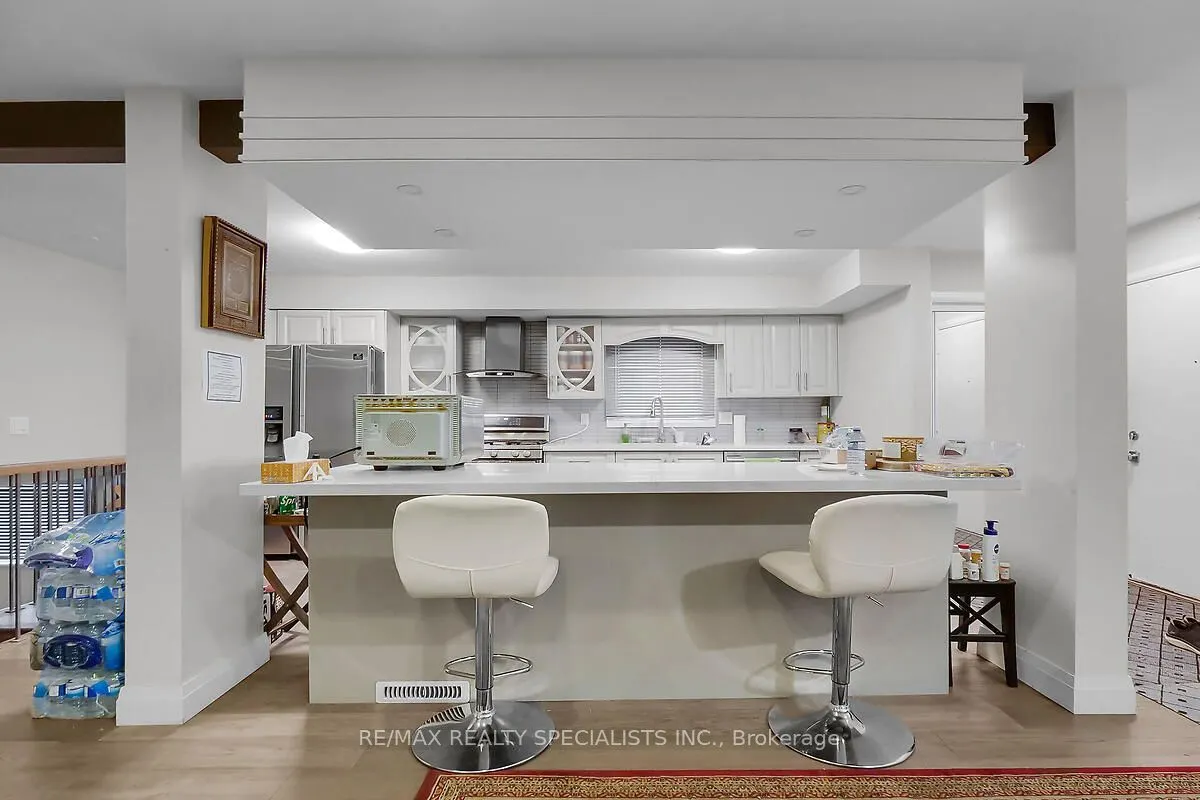 17 LOCUST Crescent
